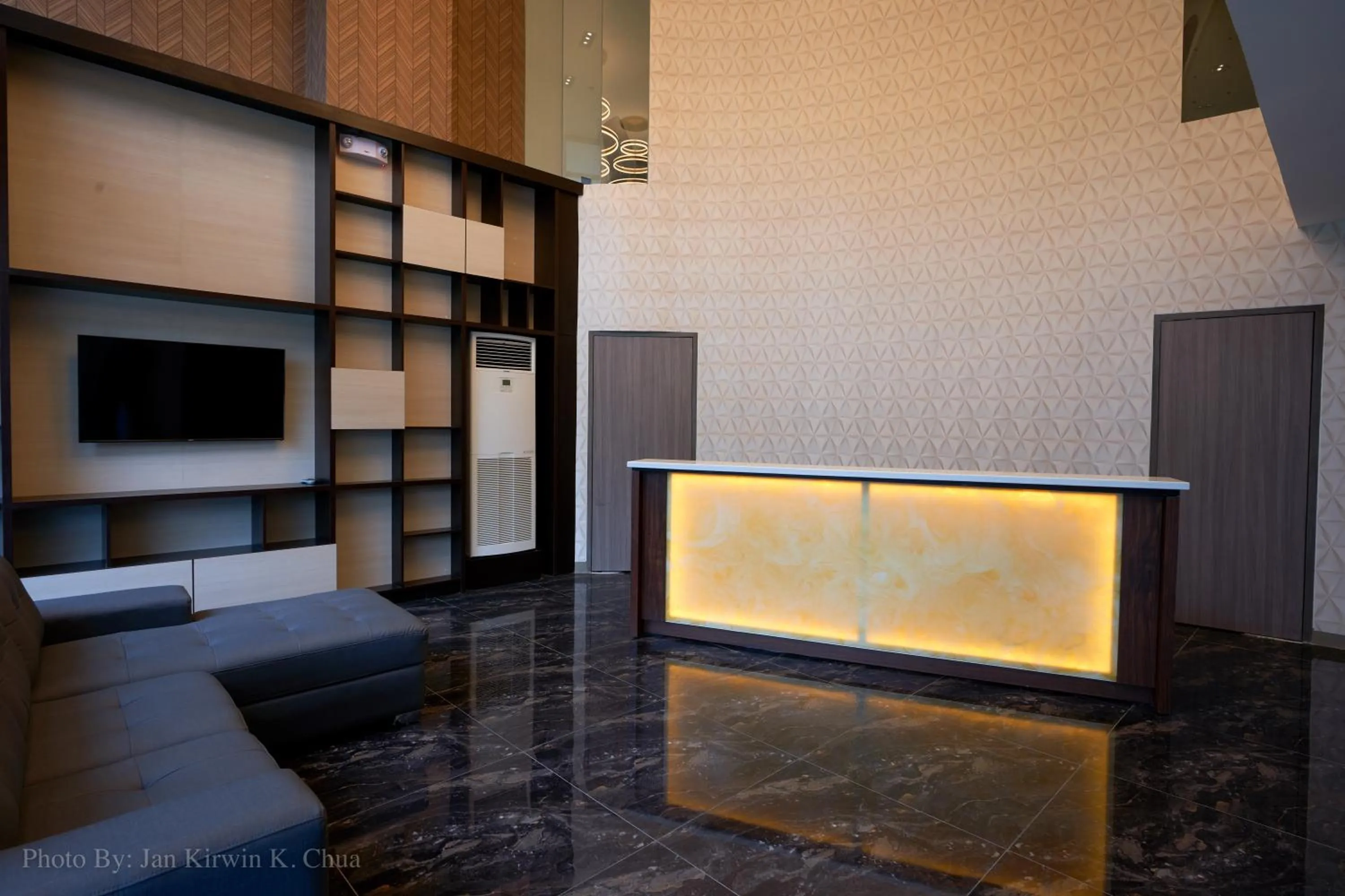 Facade/entrance in Griffin Hotel and Suites