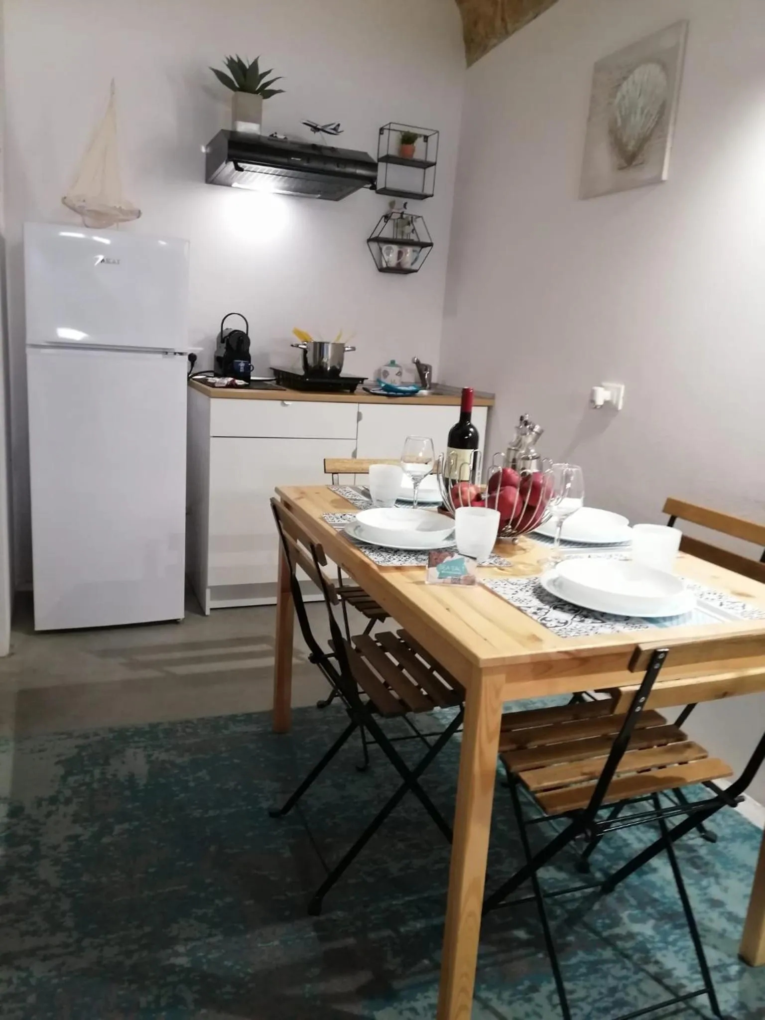 Kitchen or kitchenette in B&B Sea Salt