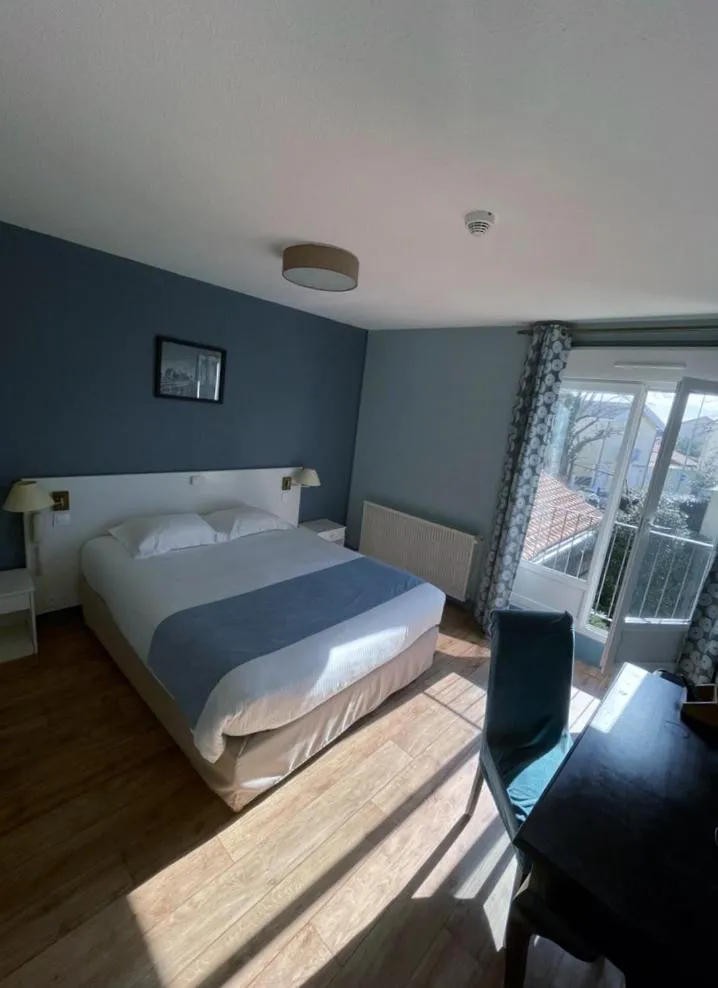 Photo of the whole room, Bed in LOGIS Hotel Majestic Chatelaillon Plage - La Rochelle