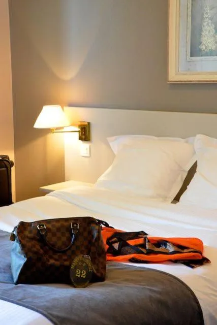 Bedroom, Bed in LOGIS Hotel Majestic Chatelaillon Plage - La Rochelle