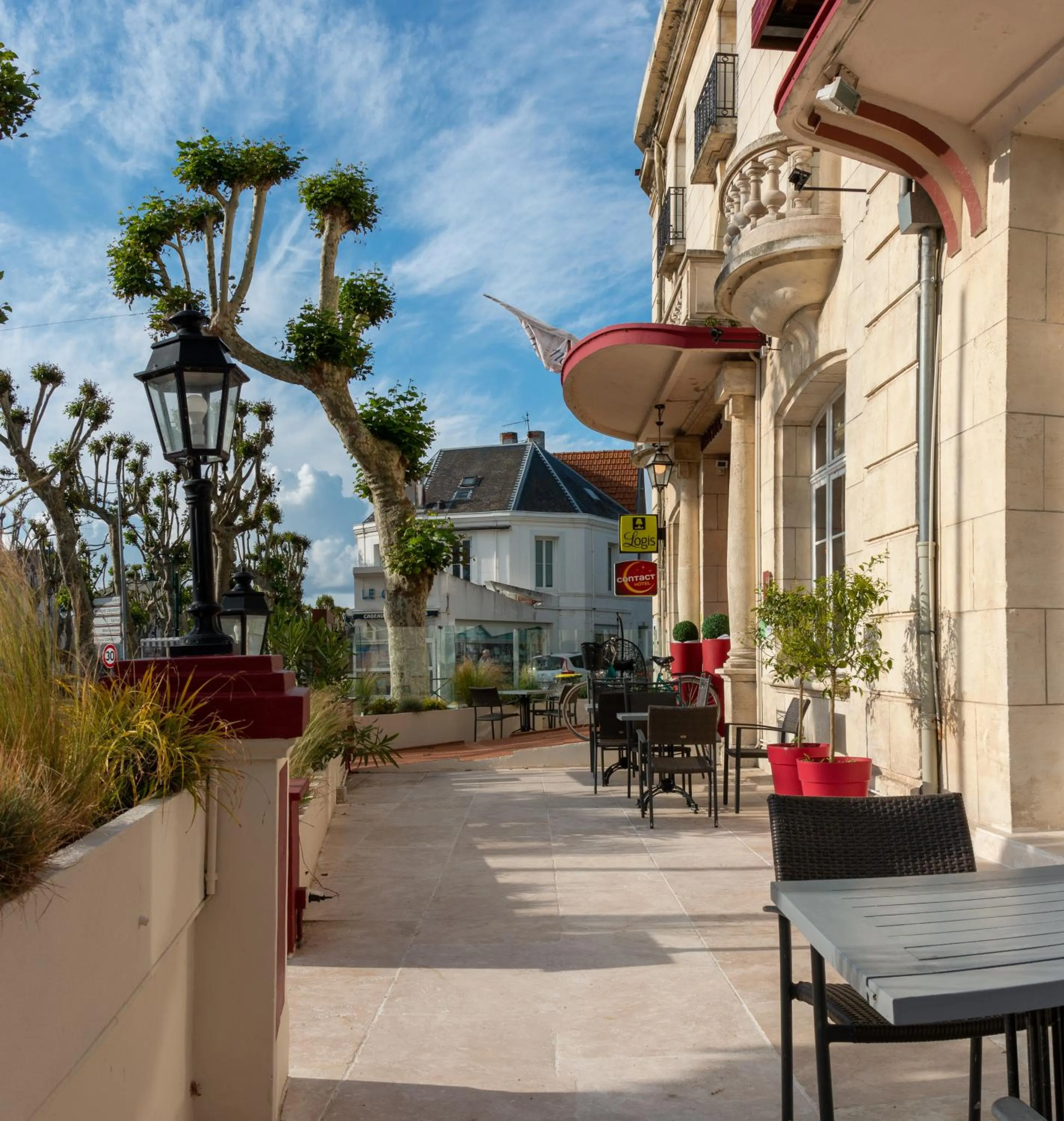 Patio in LOGIS Hotel Majestic Chatelaillon Plage - La Rochelle