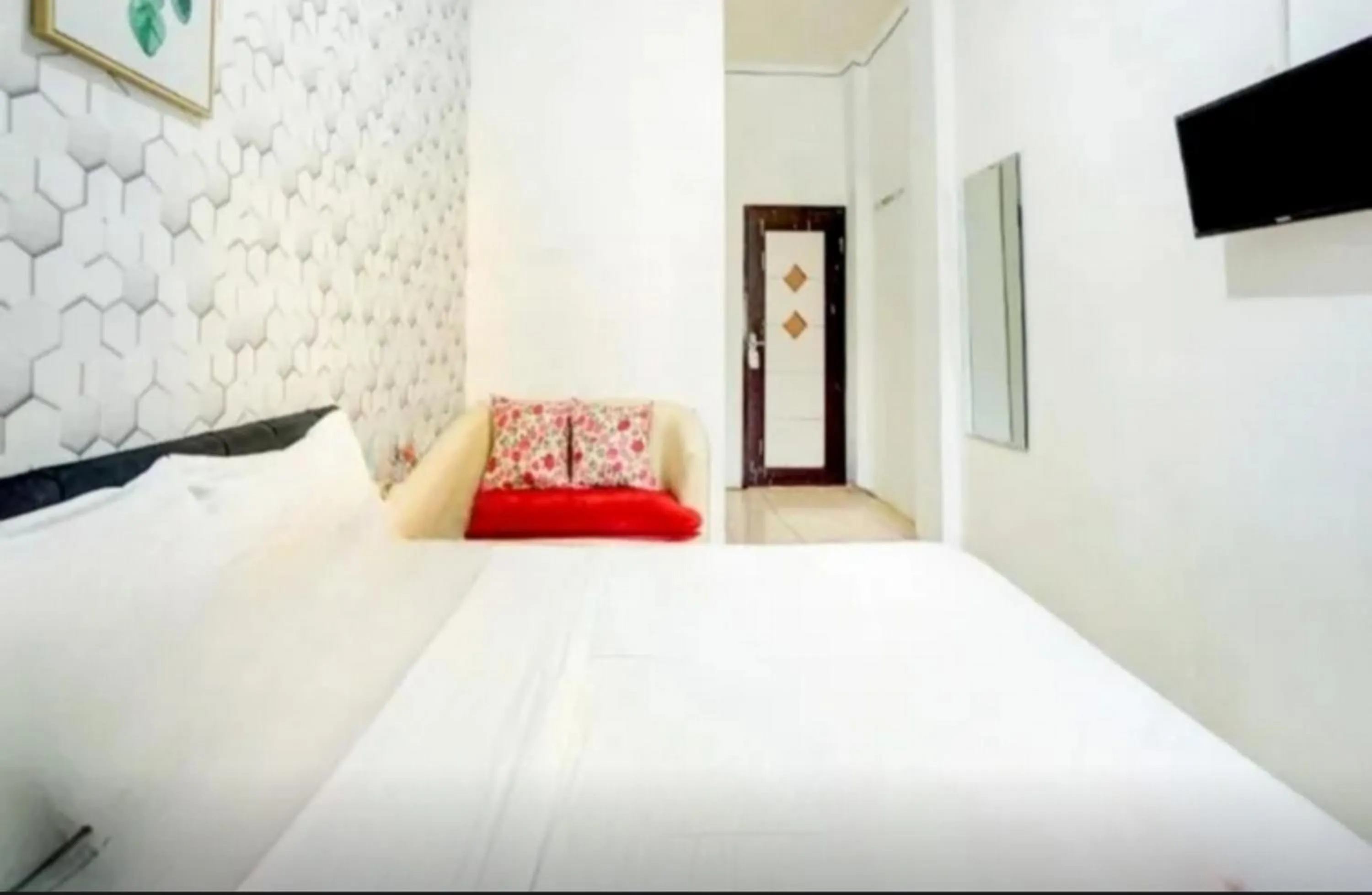 Bed in RedDoorz near Plaza Araya Malang