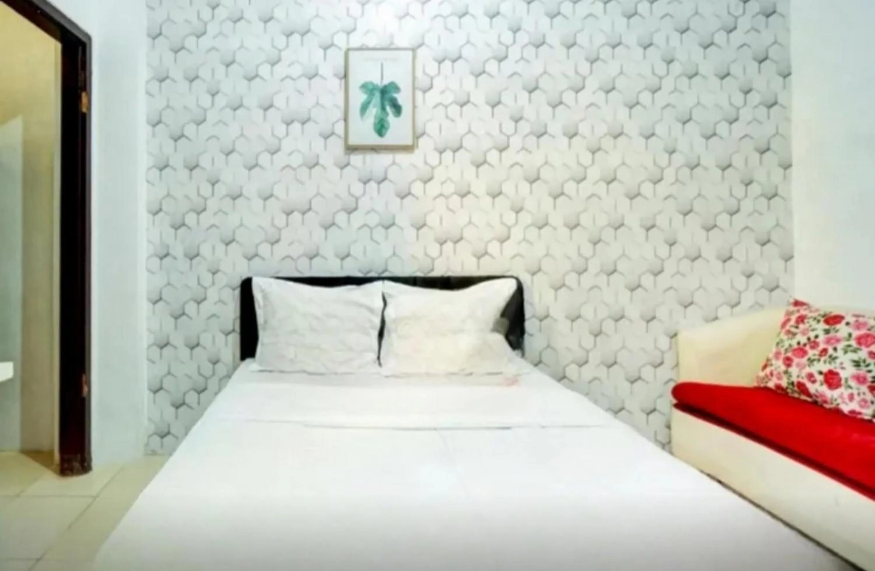 Bed in RedDoorz near Plaza Araya Malang