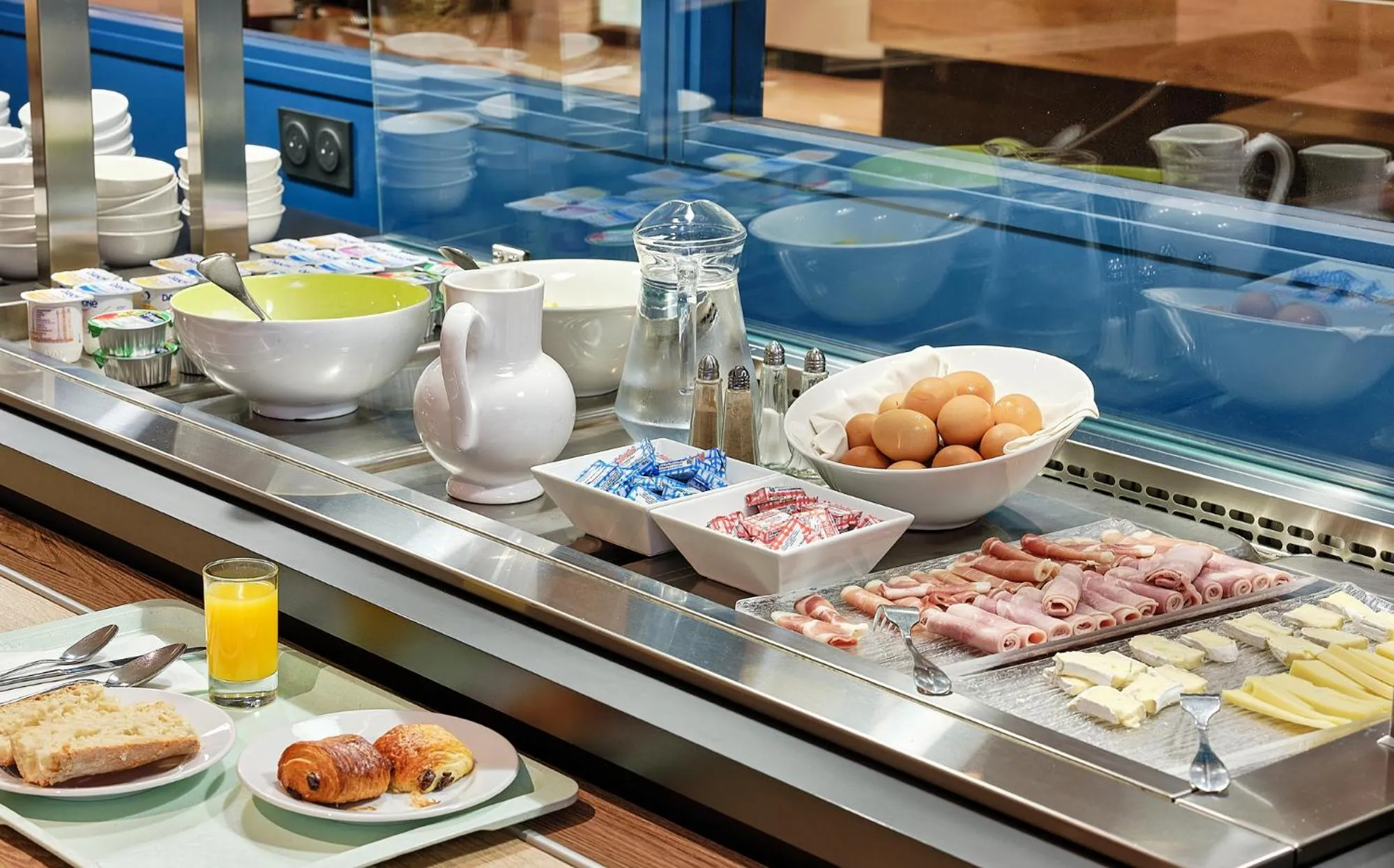 Breakfast in Logis Hôtel Restaurant Aloe