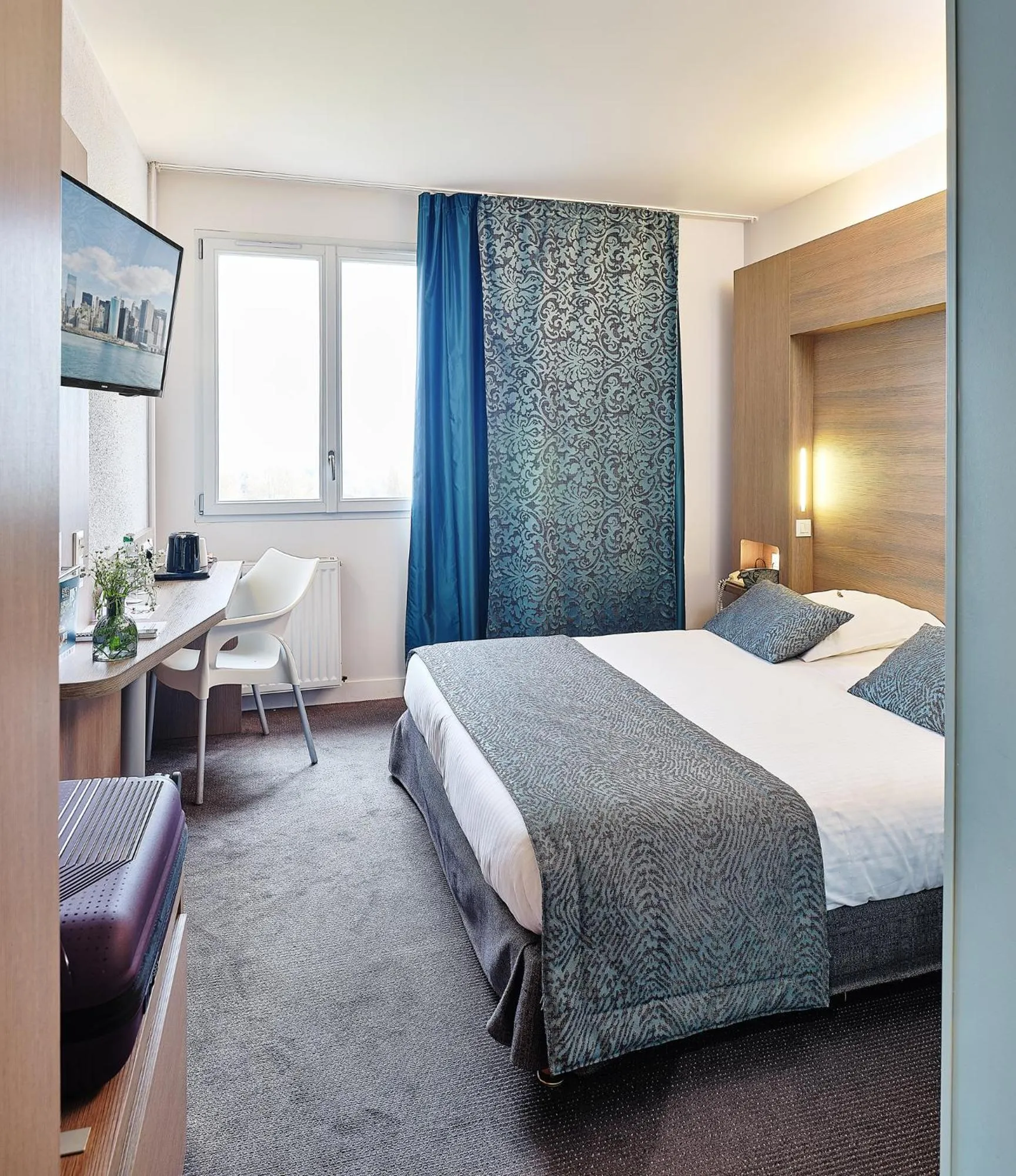 Bedroom, Bed in Logis Hôtel Restaurant Aloe