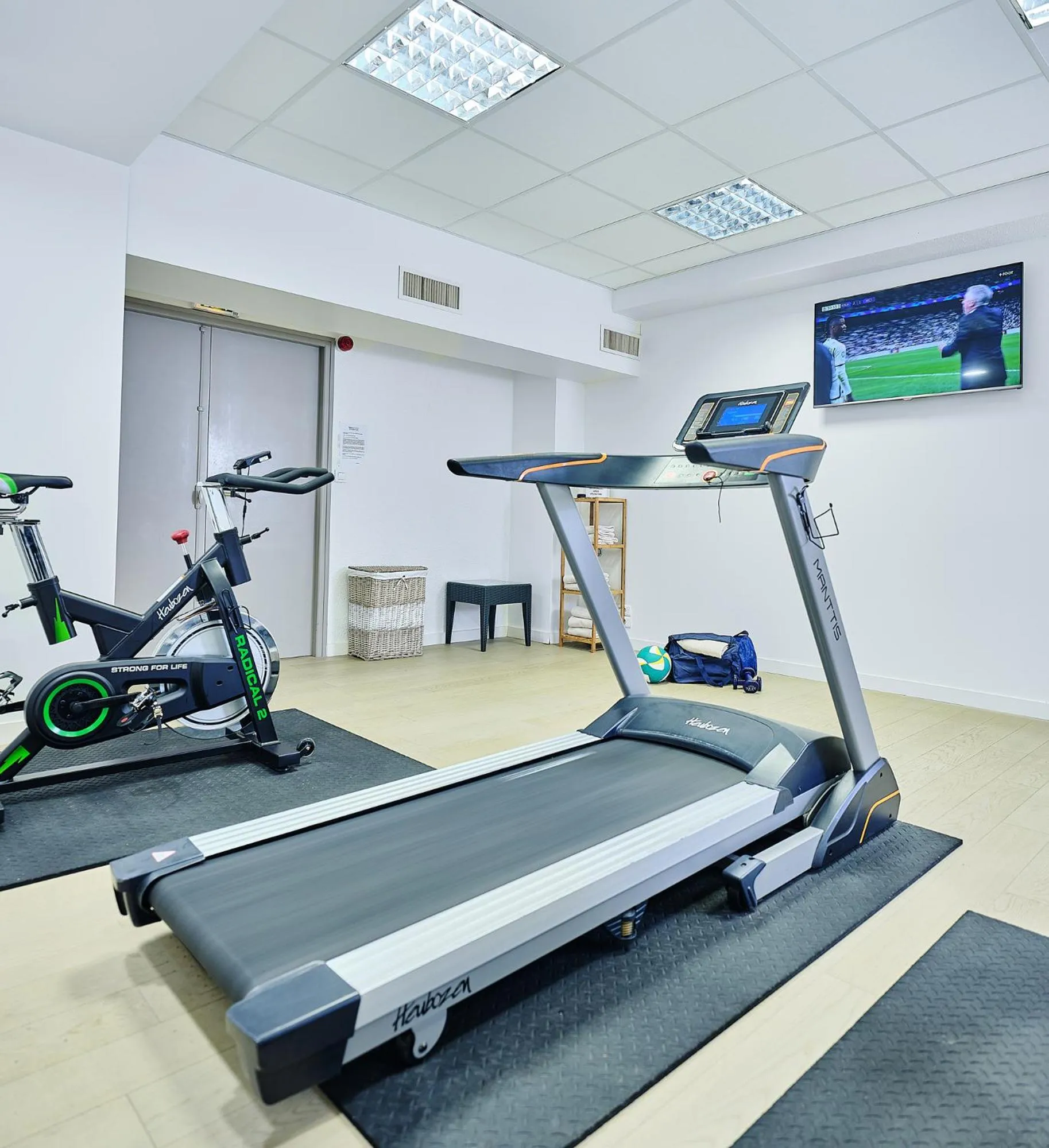 Fitness centre/facilities in Logis Hôtel Restaurant Aloe