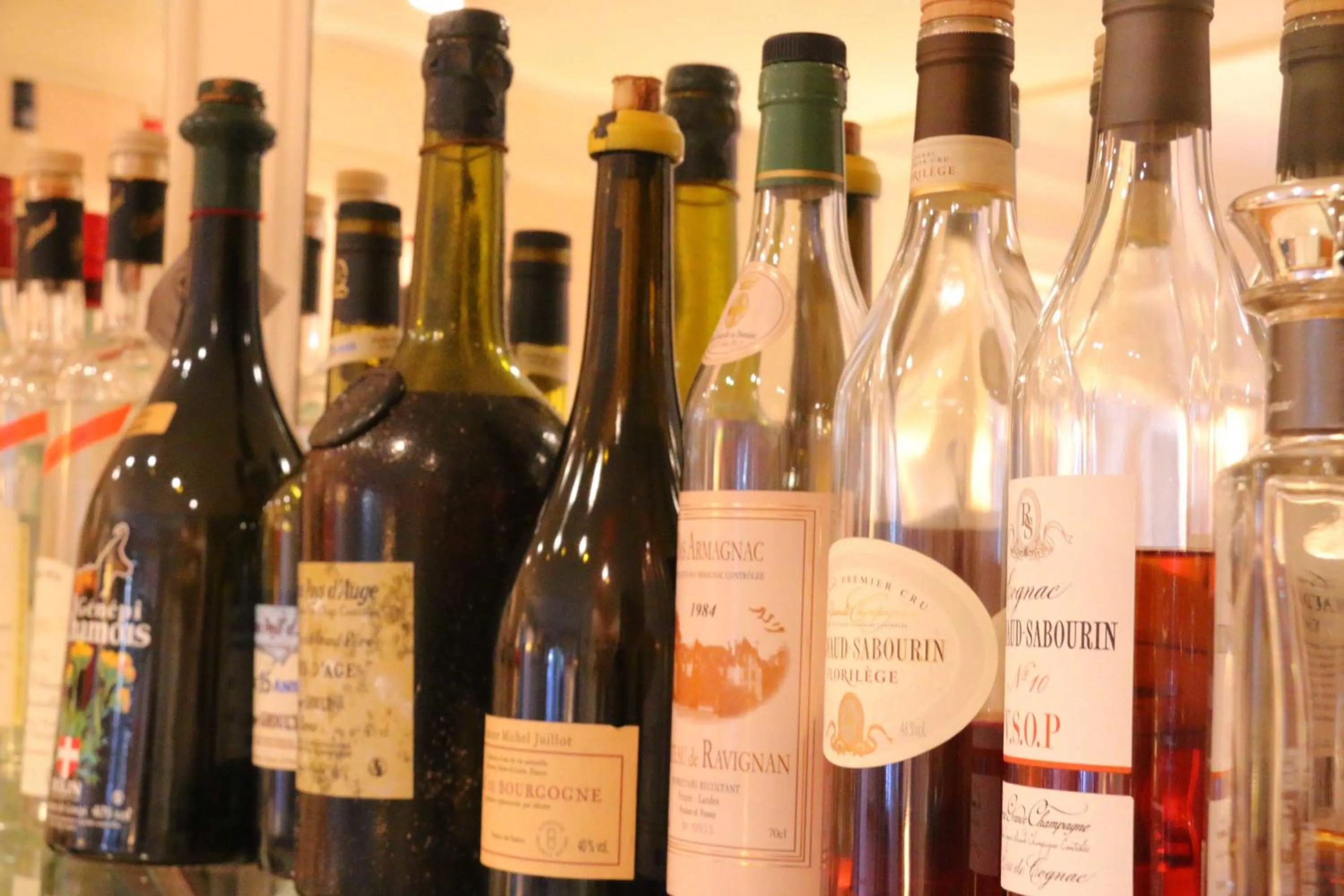 Alcoholic drinks in Château Hôtel, Restaurant & Spa De La Commanderie