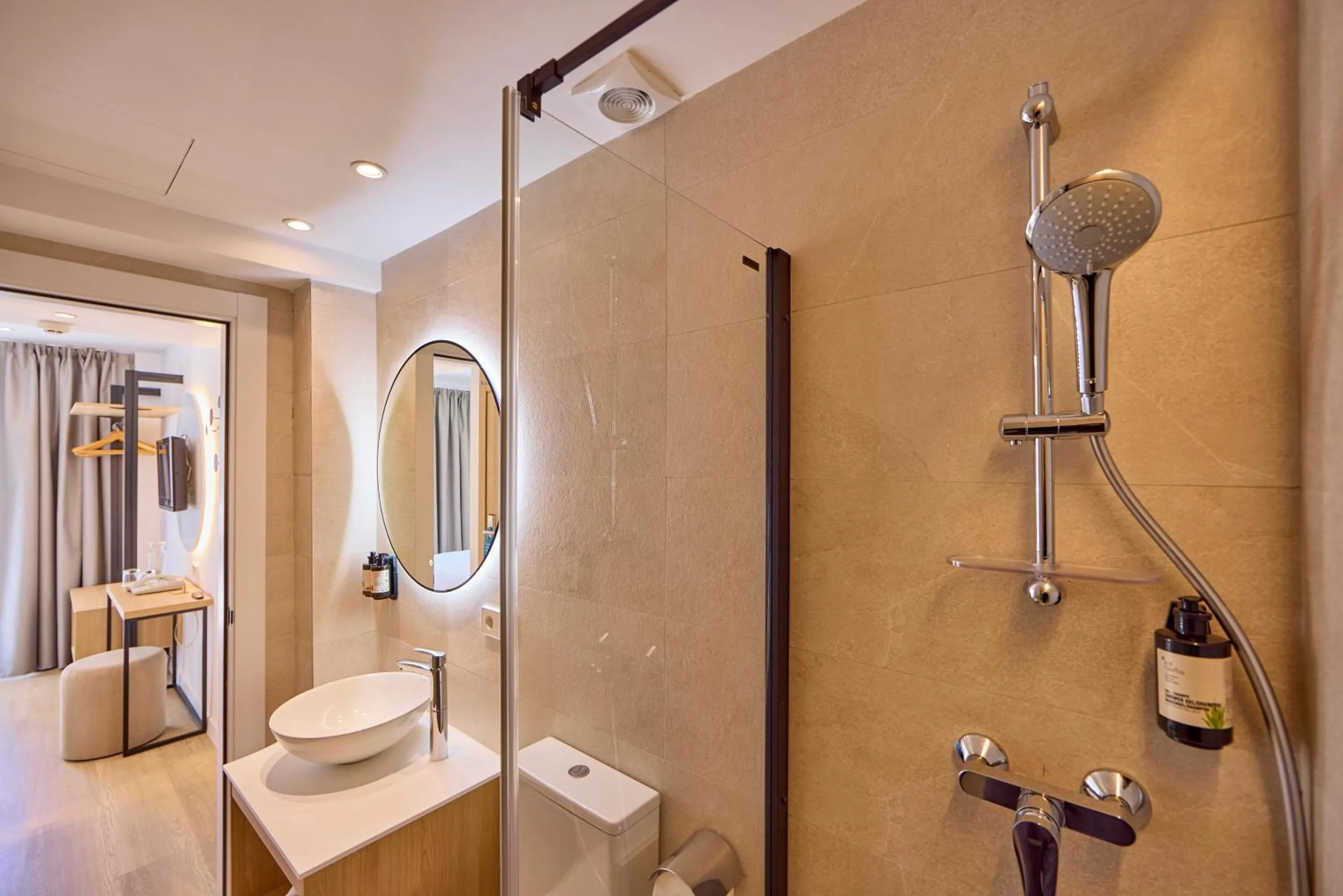 Shower in Universal Hotel Bikini