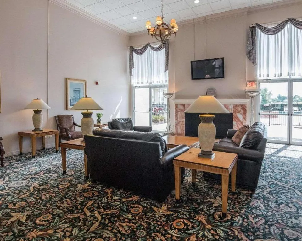 Lobby or reception in Economy Inn & Suites