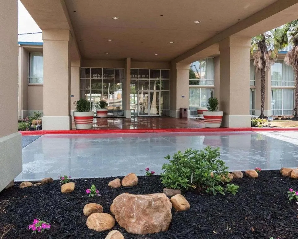 Economy Inn & Suites