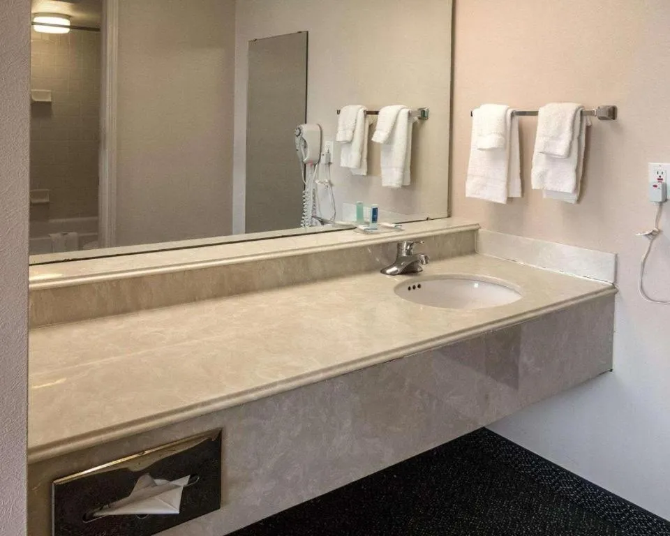 Economy Inn & Suites