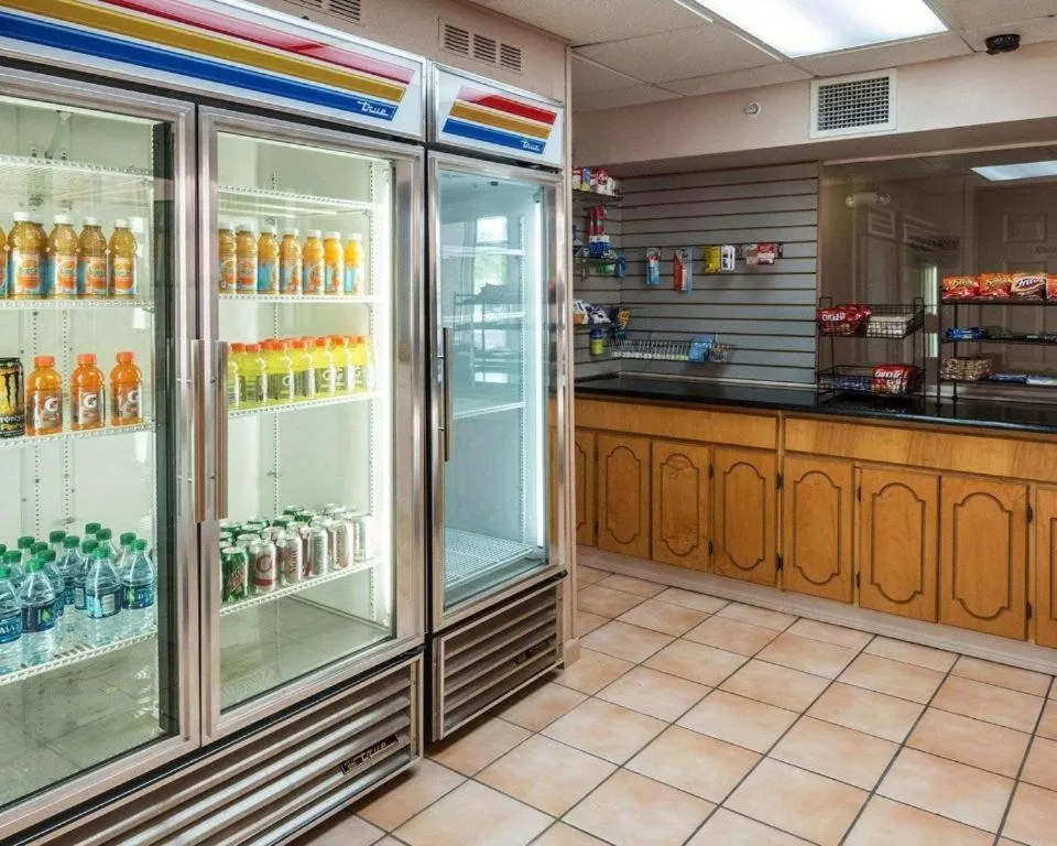 Economy Inn & Suites