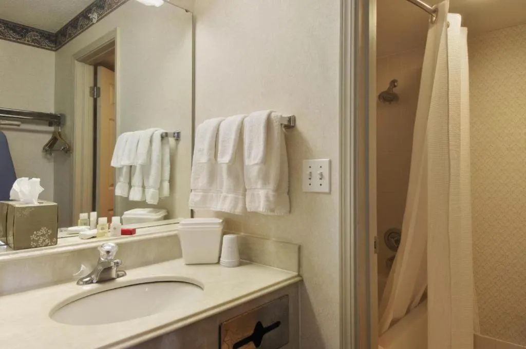 Economy Inn & Suites