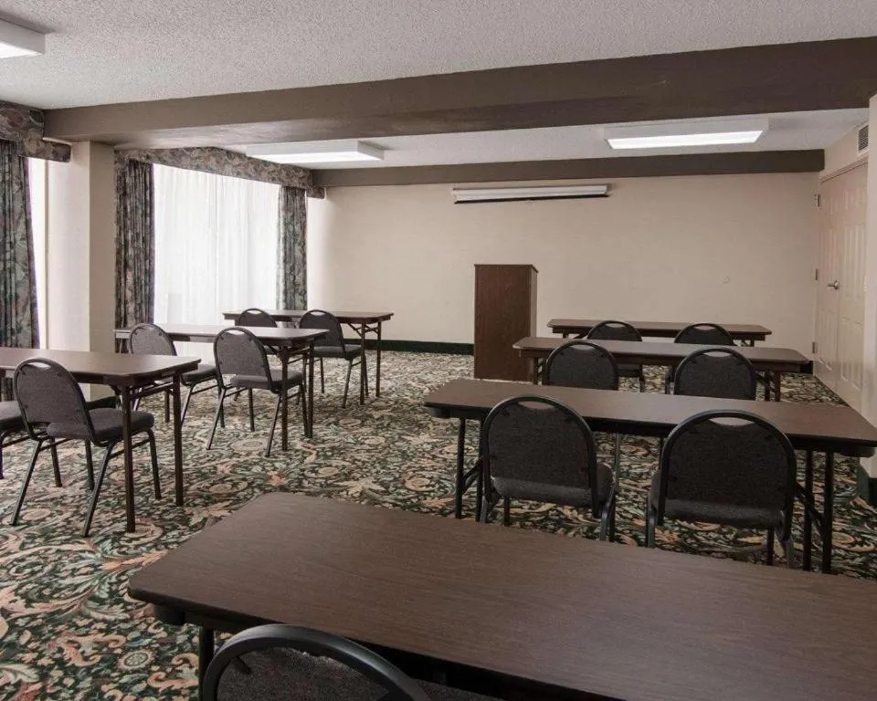 Meeting/conference room in Economy Inn & Suites
