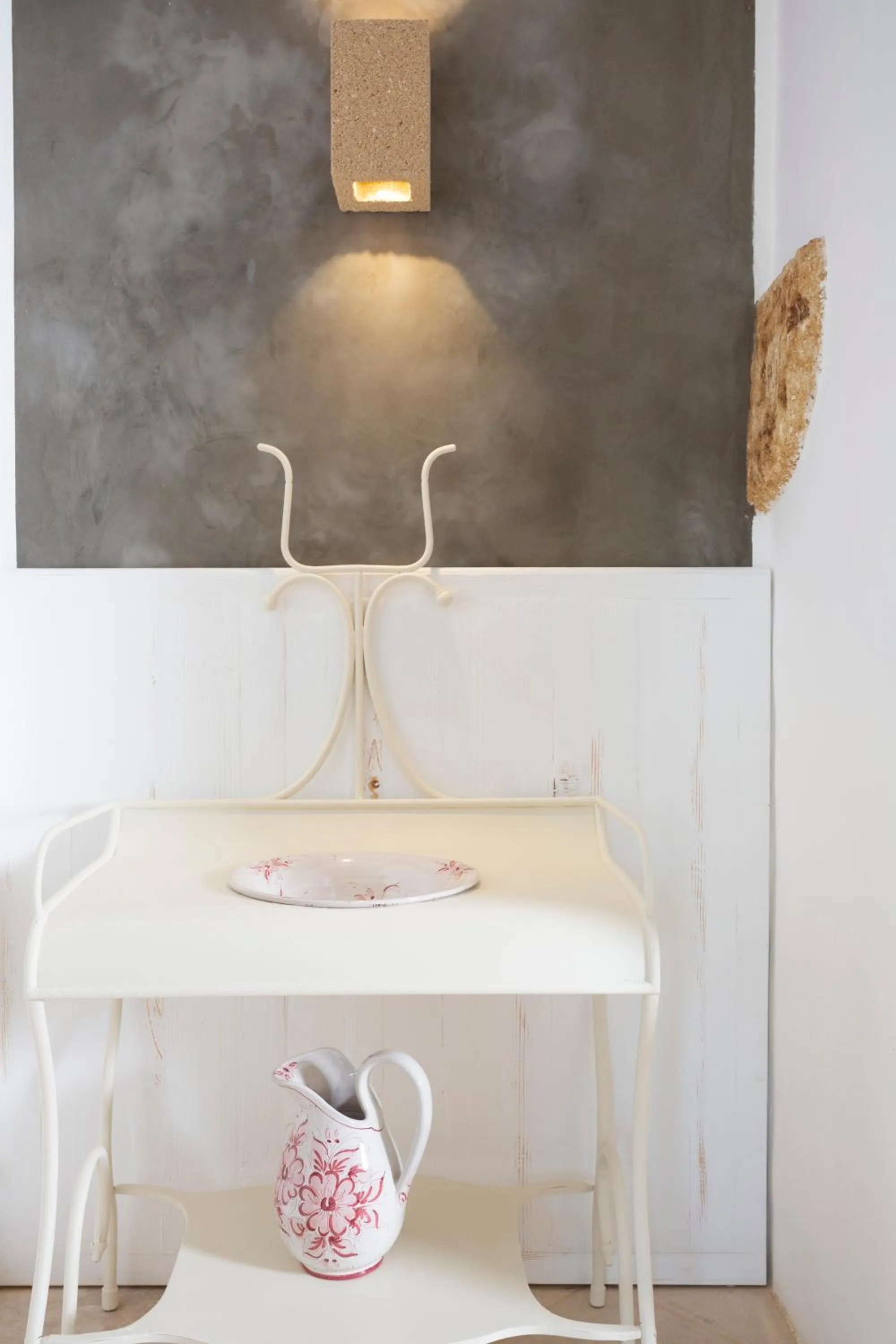 Decorative detail in Masseria Borgo Mortella