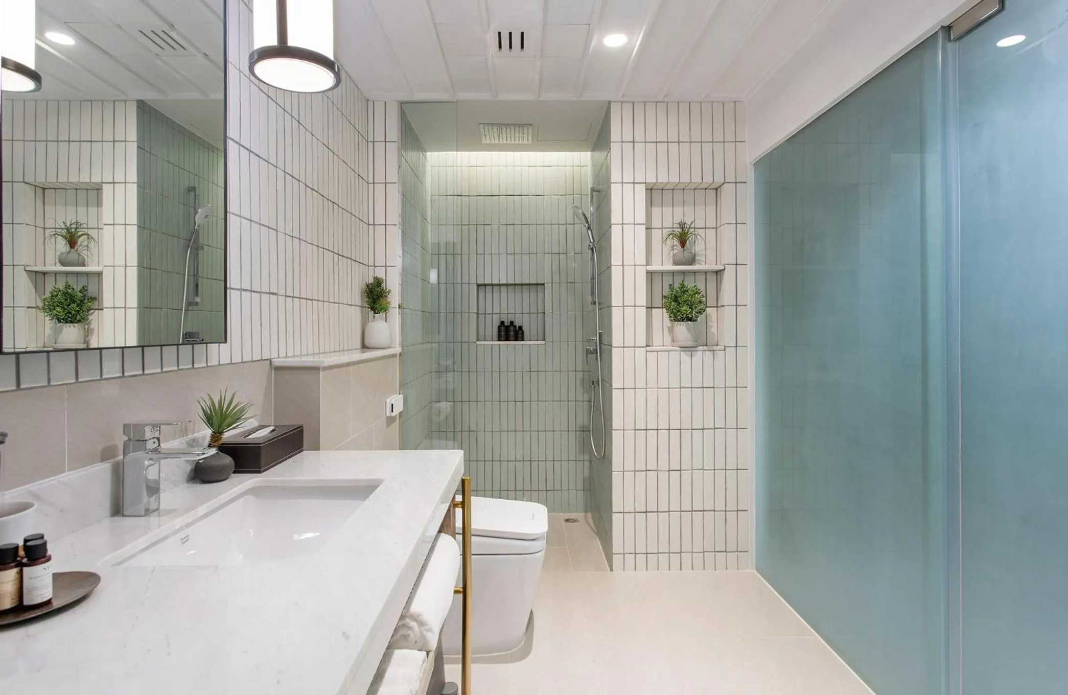 Toilet in SYN Boutique Hotel