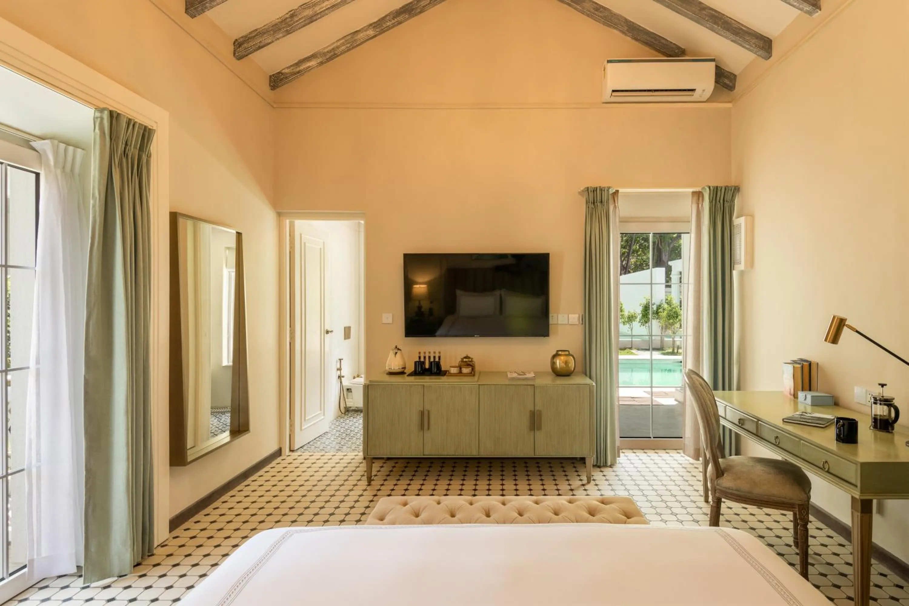 Bathroom, Bed in MansionHaus