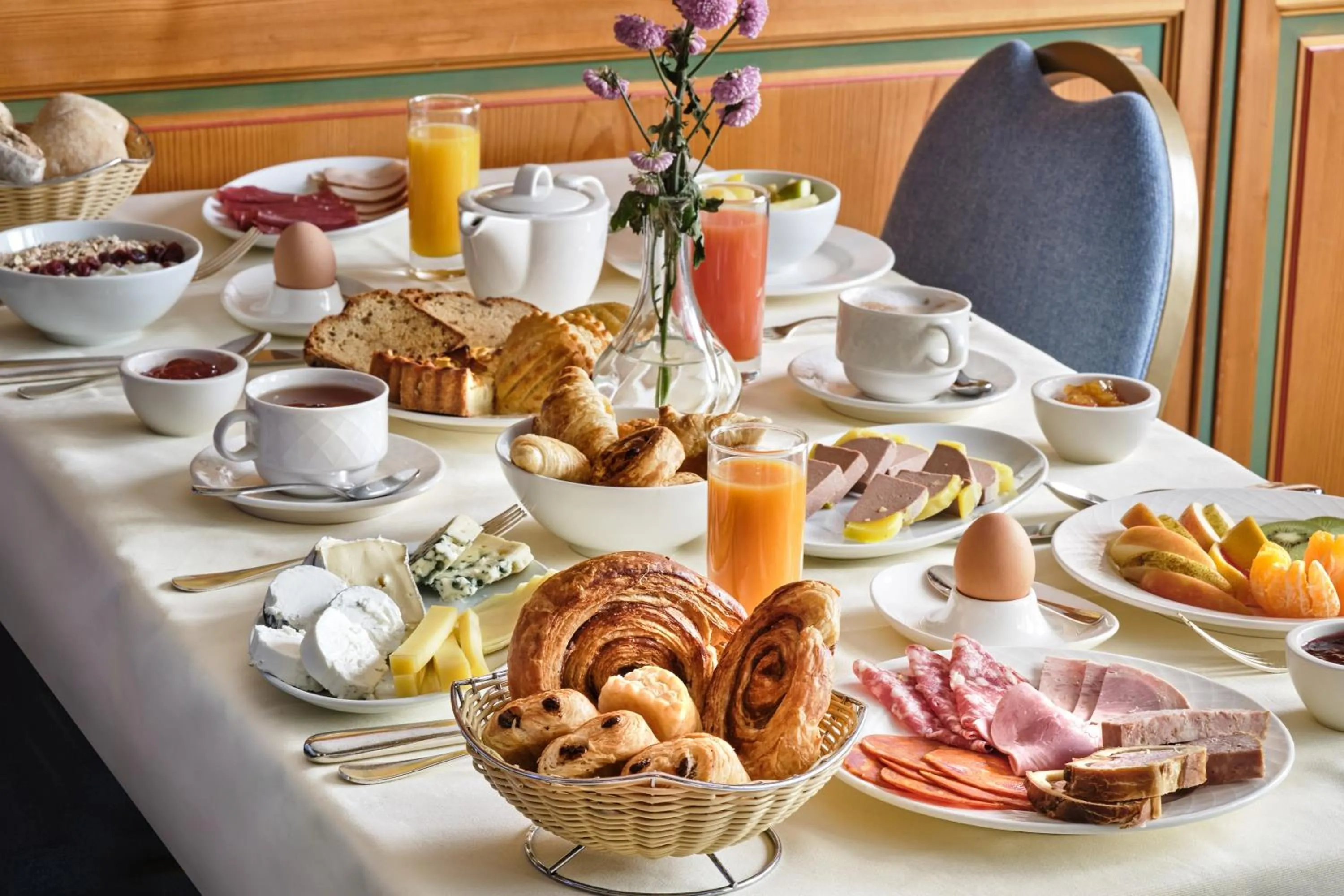 Buffet breakfast in Hotel & Spa A la cour d'Alsace by HappyCulture