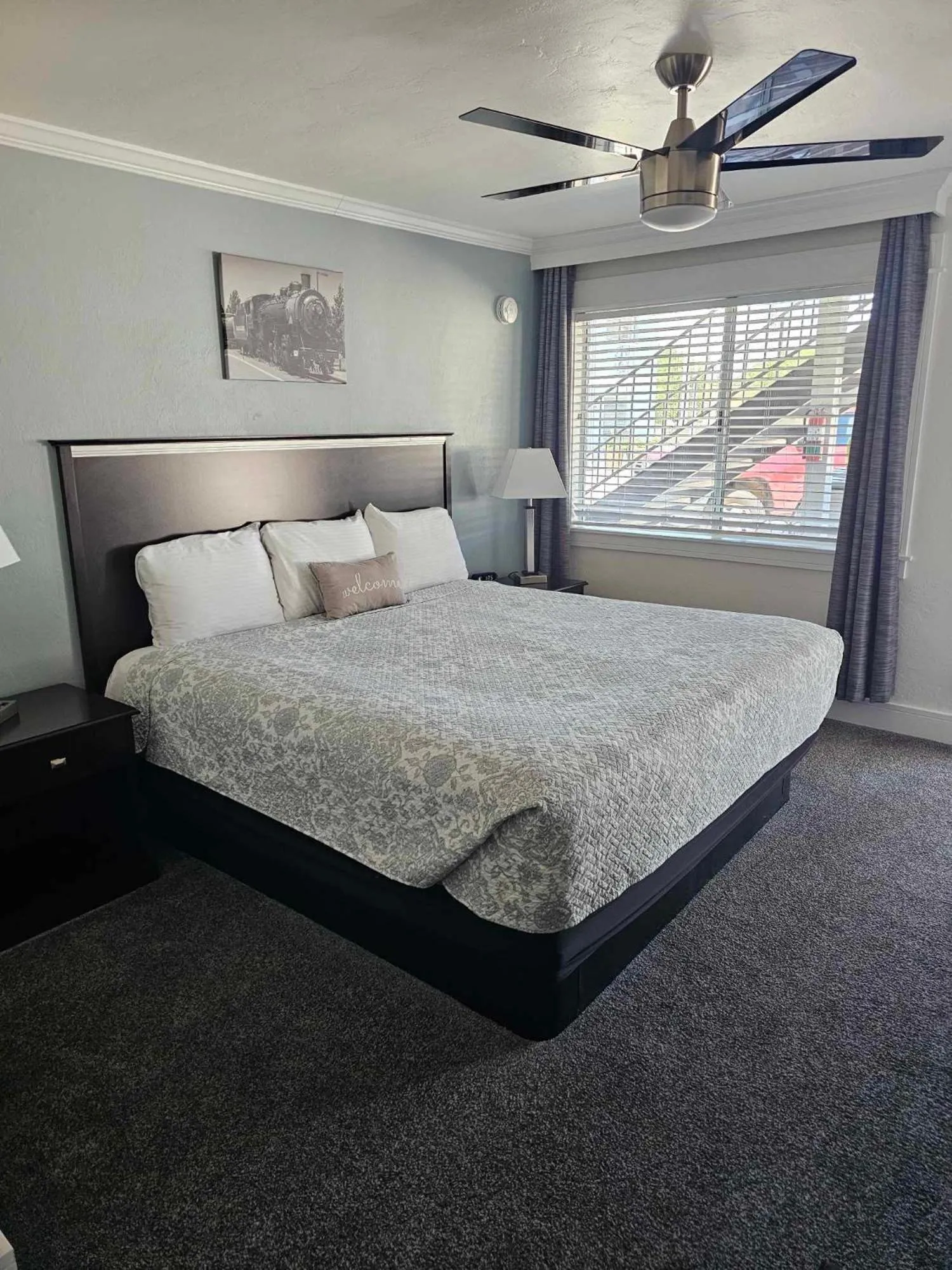 View (from property/room), Bed in El Rancho Motel