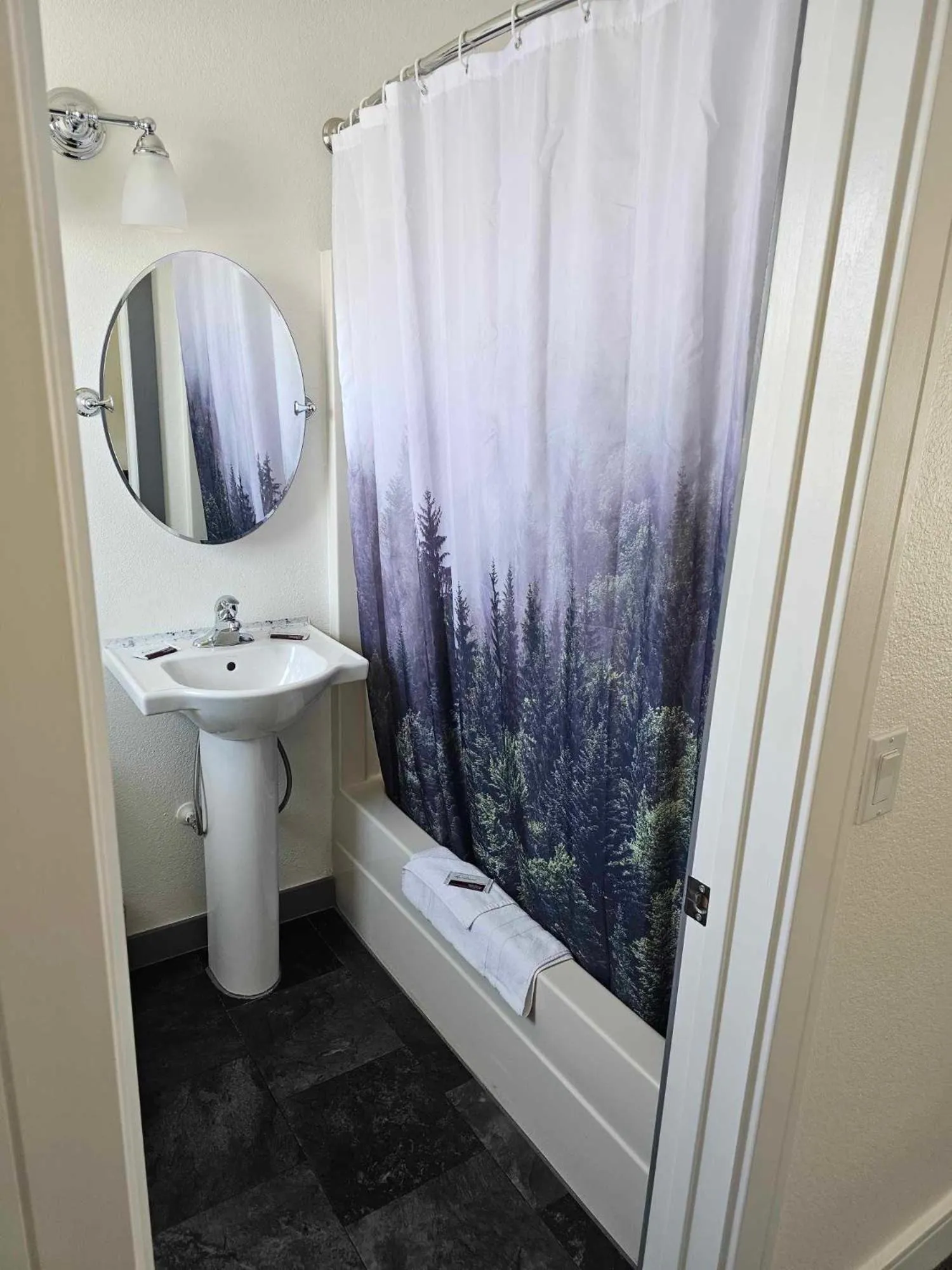 Bathroom in El Rancho Motel