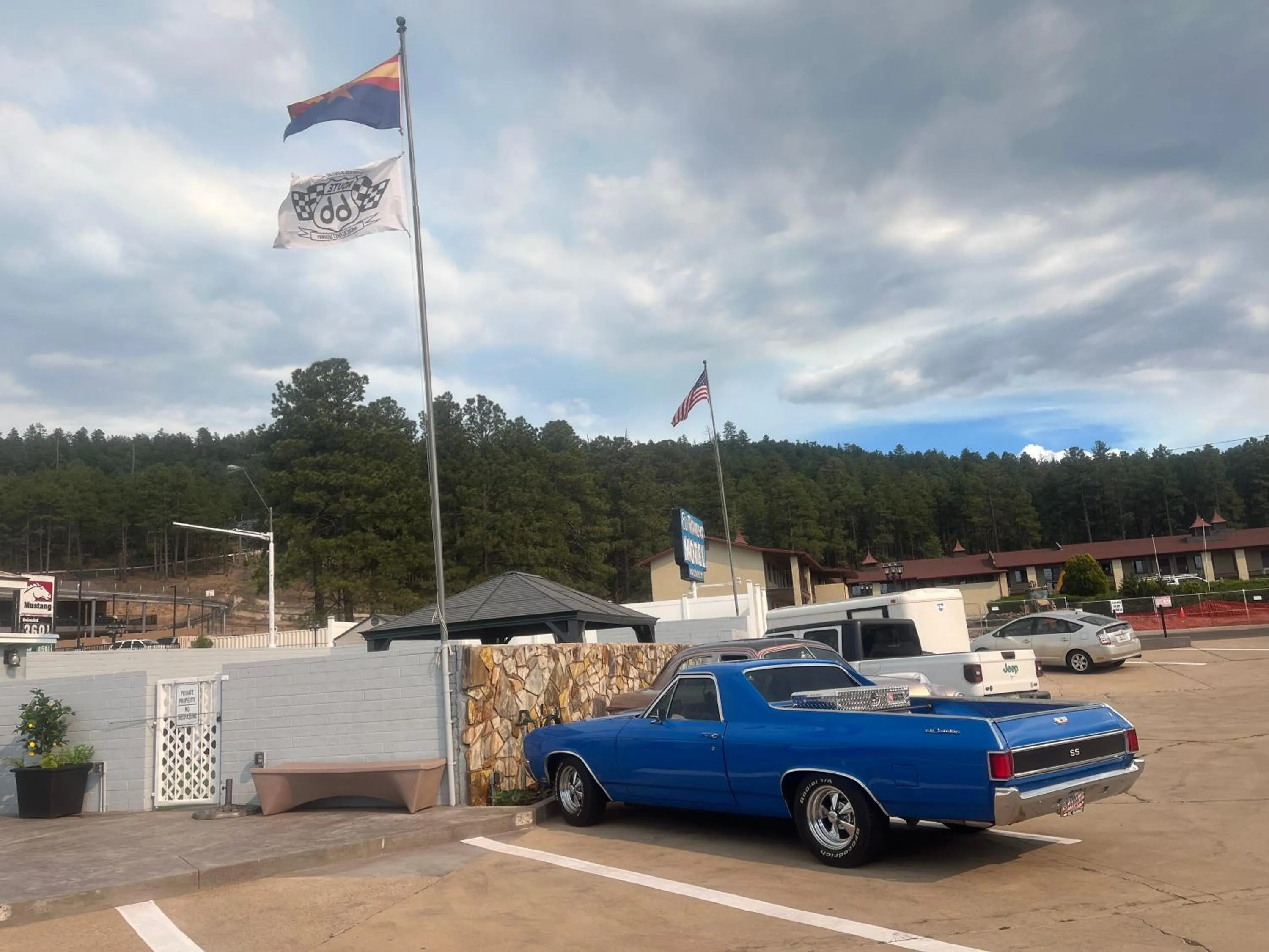 Parking in El Rancho Motel