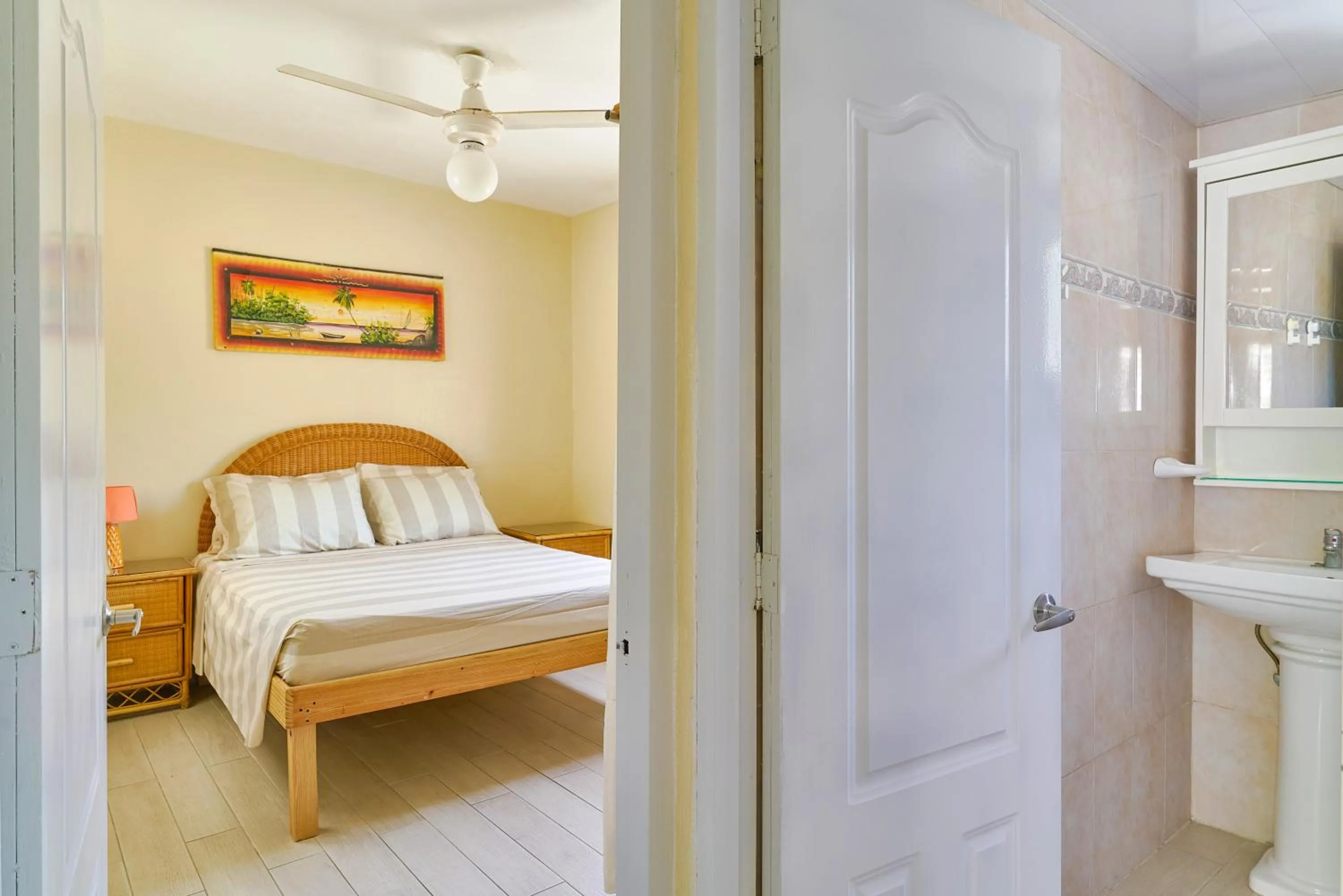 Bathroom, Bed in Parco del Caribe