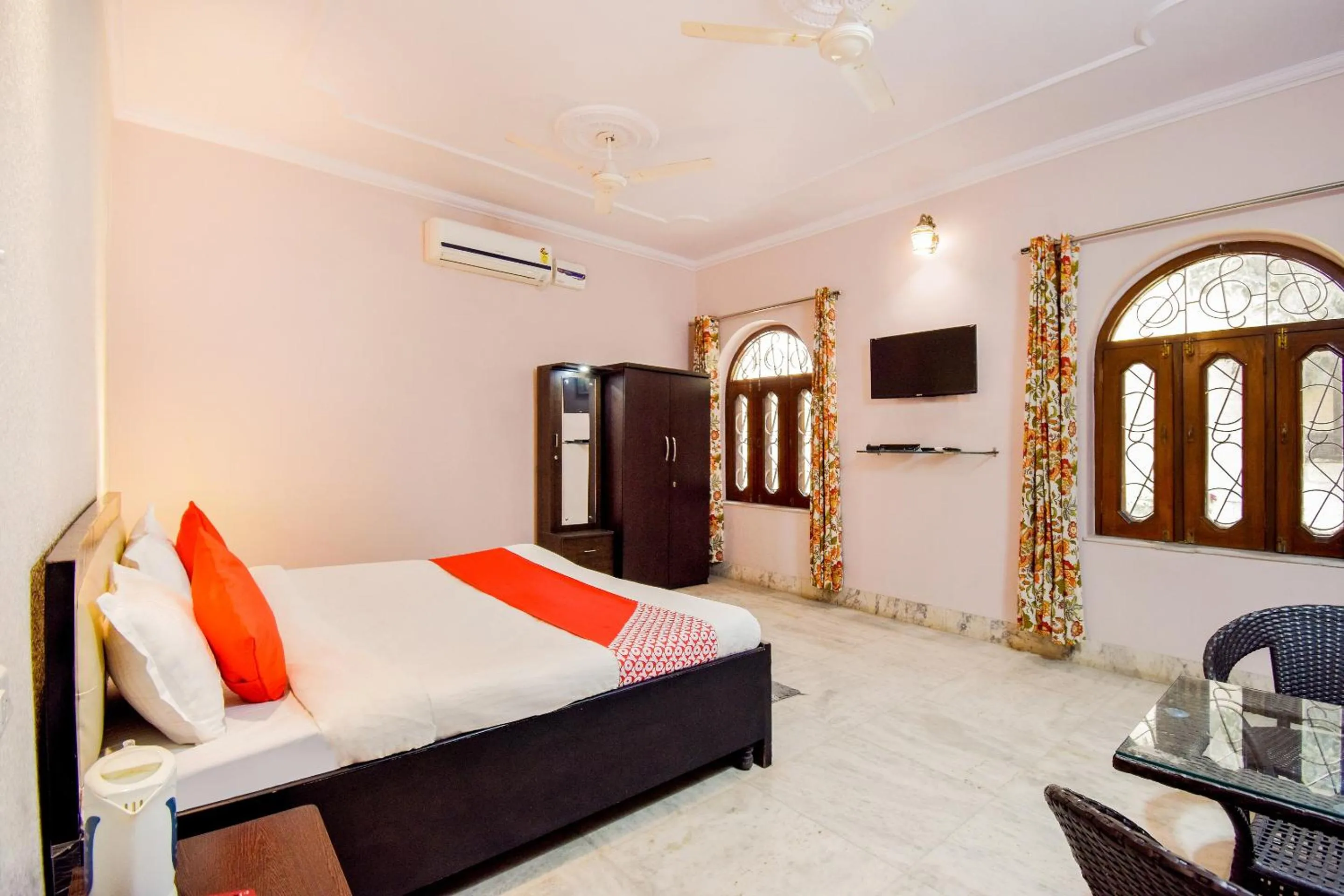 Bedroom, Bed in Hotel O The Nandini's Guest House