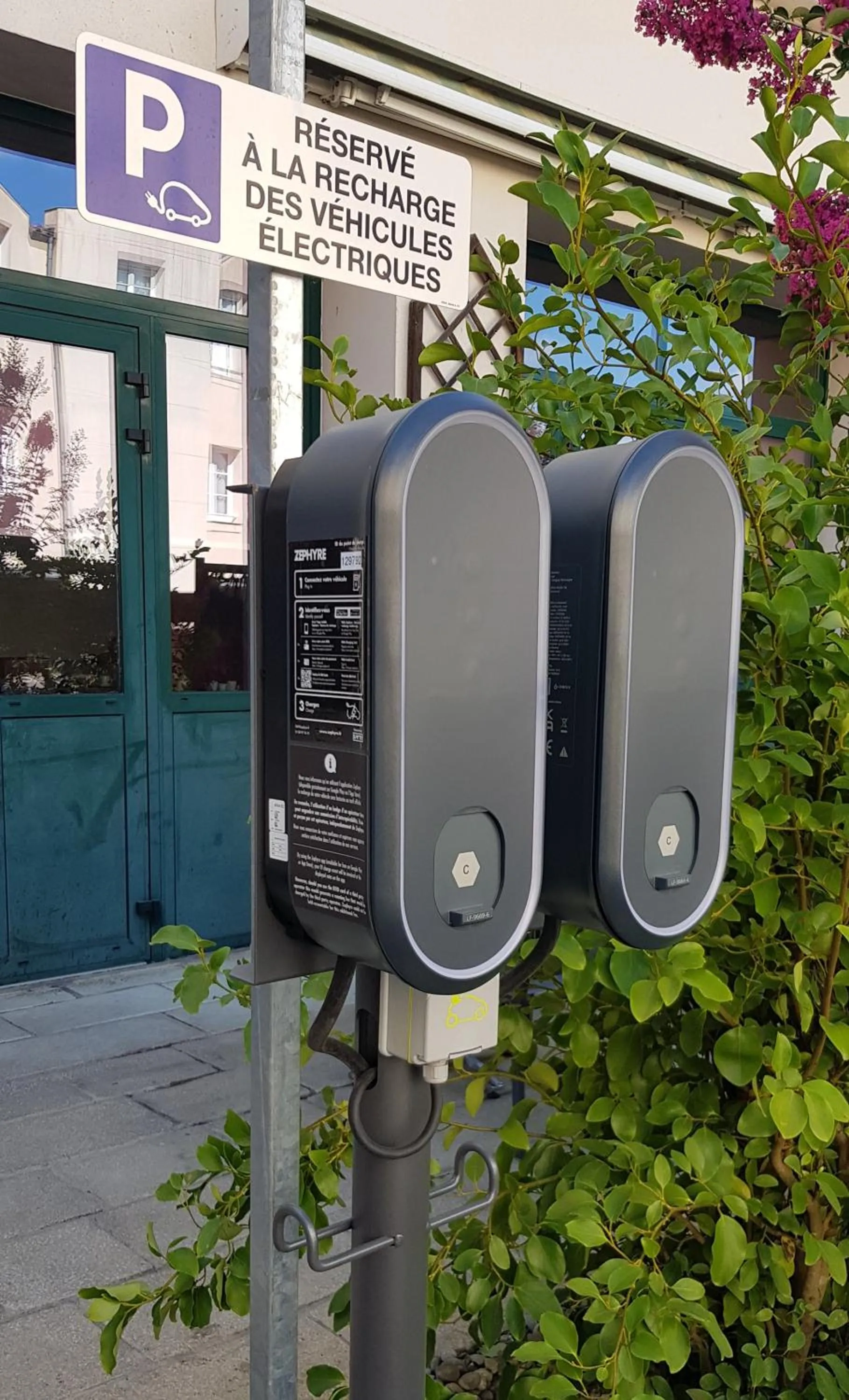 Parking in Logis Hôtel-Restaurant LE FONTARABIE