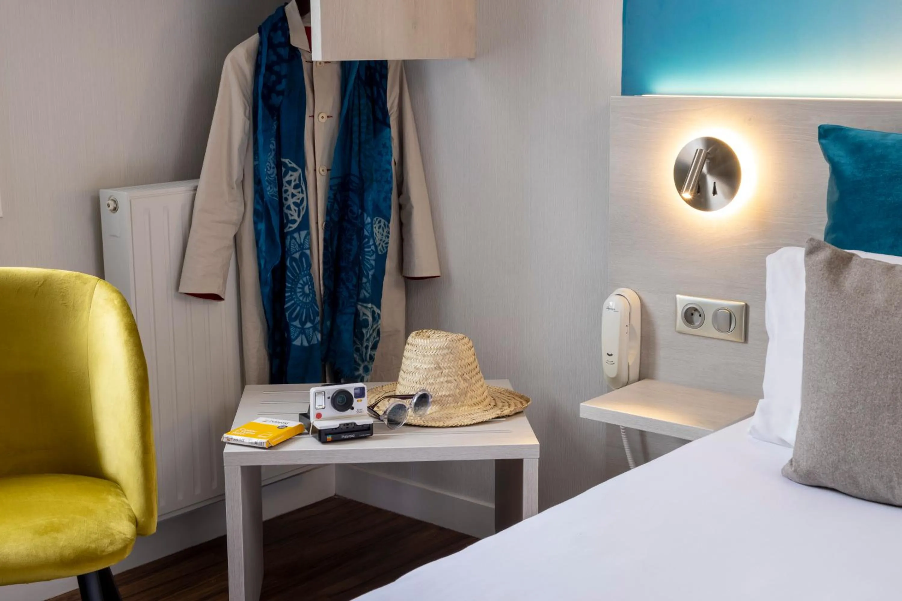 wardrobe, Bed in Logis Hôtel-Restaurant LE FONTARABIE