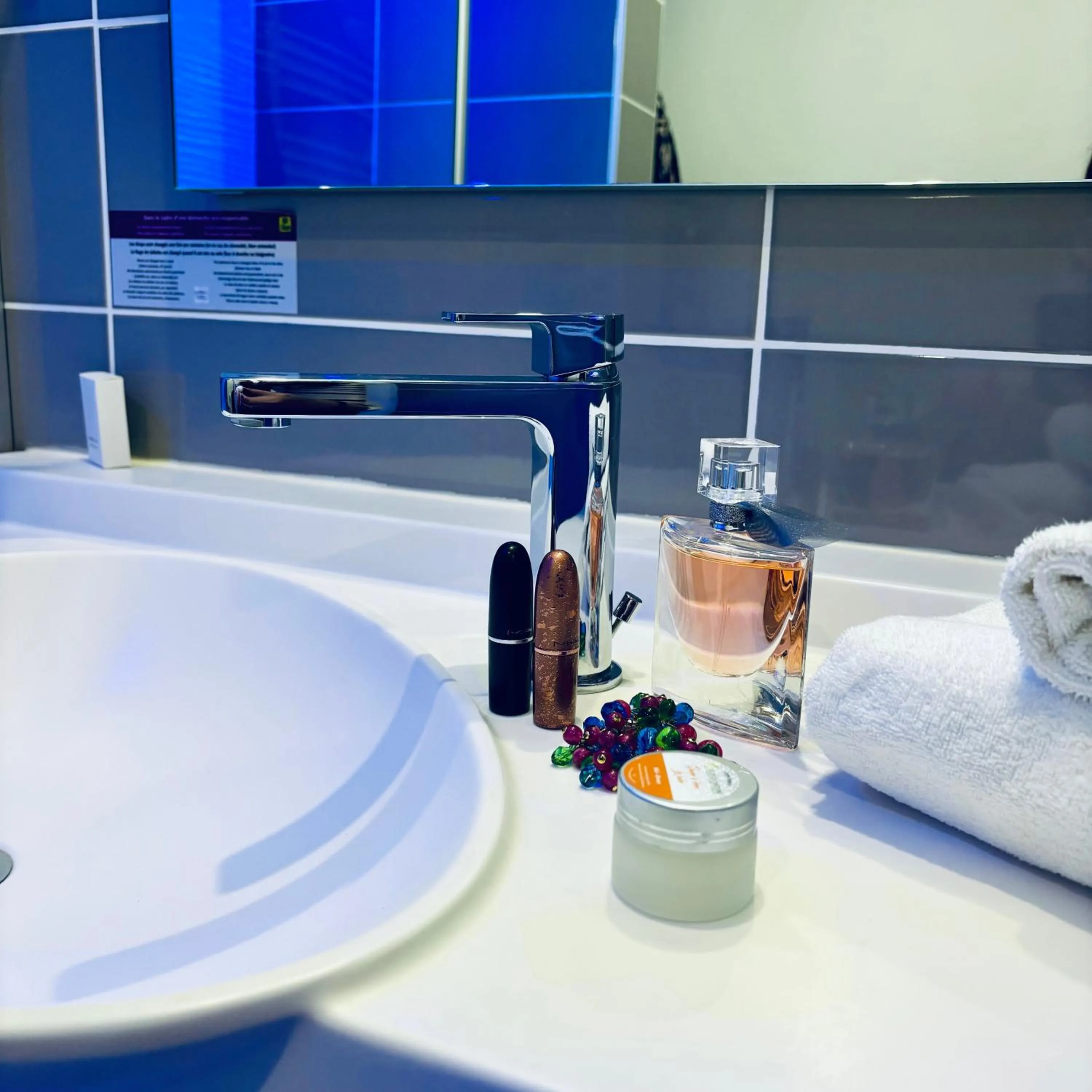 Bathroom in Logis Hôtel-Restaurant LE FONTARABIE