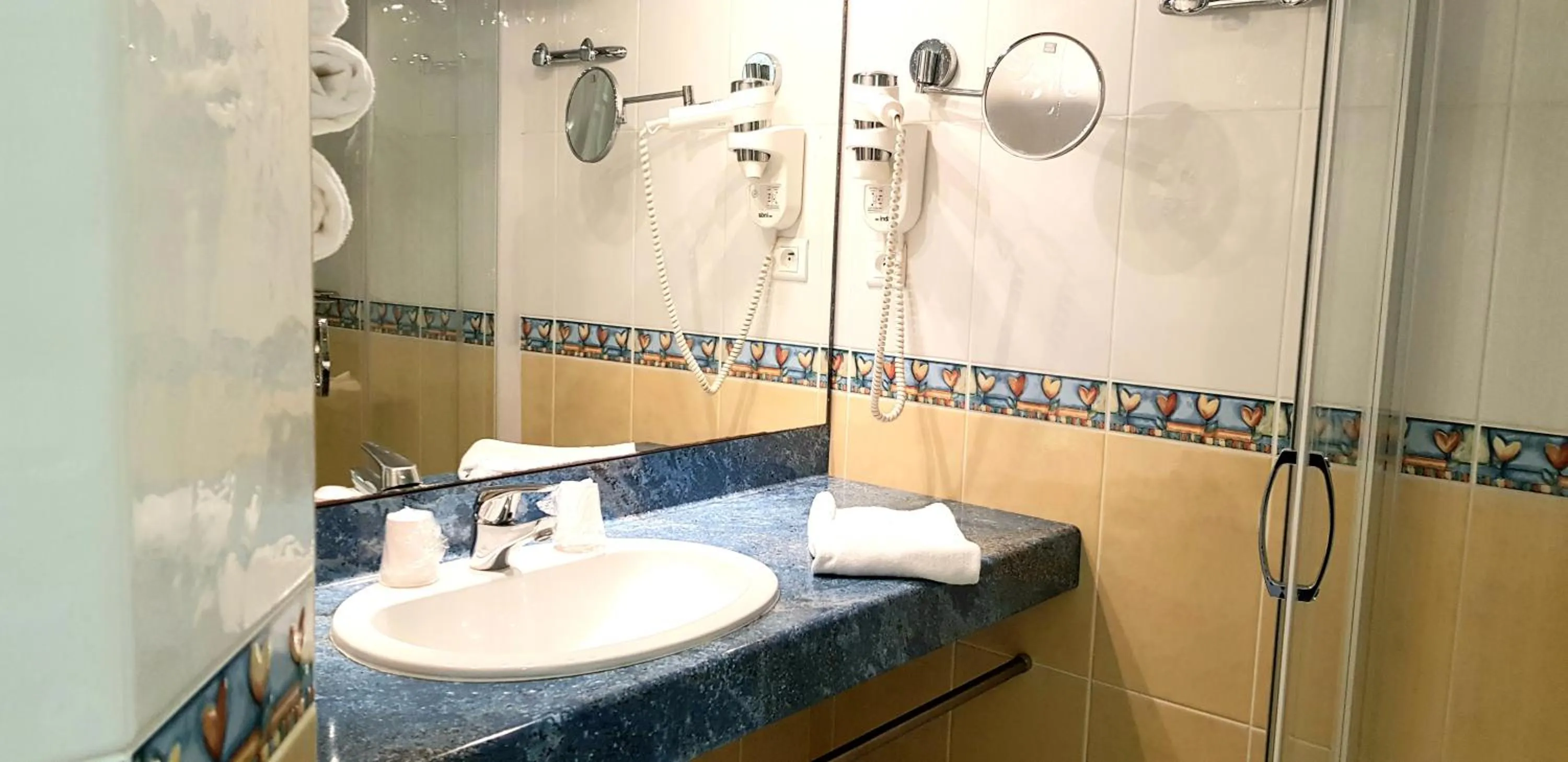 Bathroom in Logis Hôtel-Restaurant LE FONTARABIE