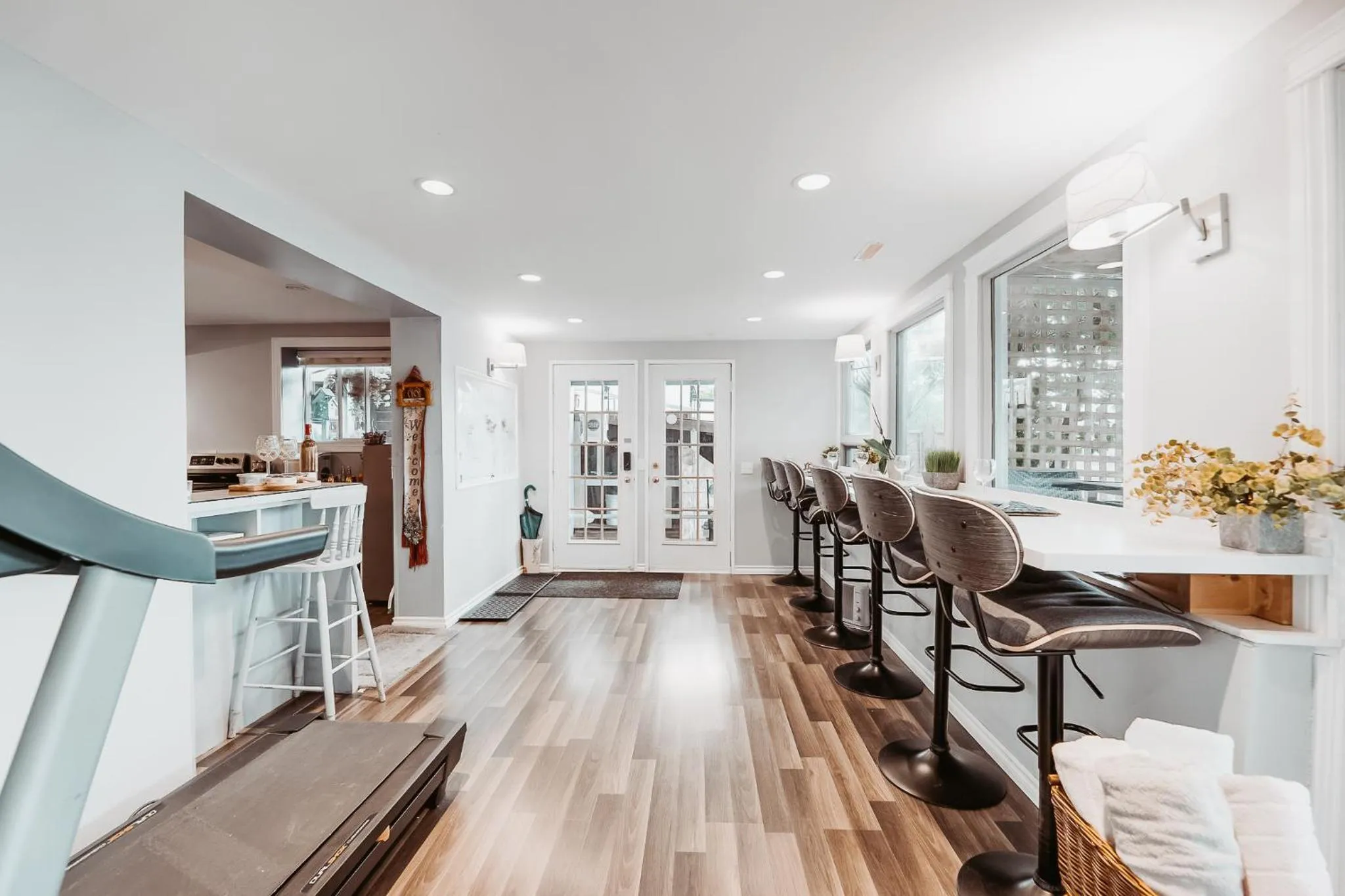 Seating area in Along River Ridge