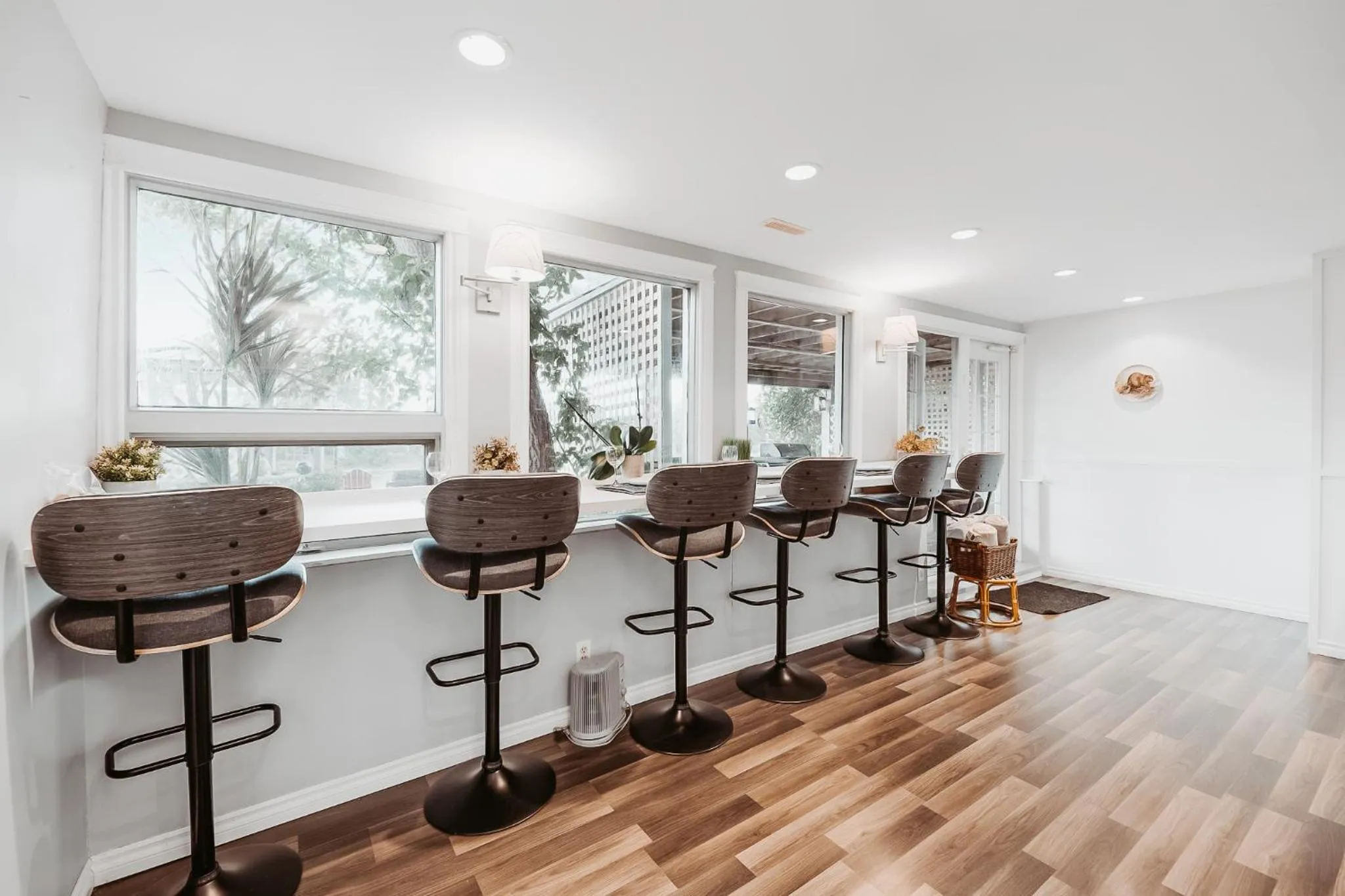 Seating area in Along River Ridge