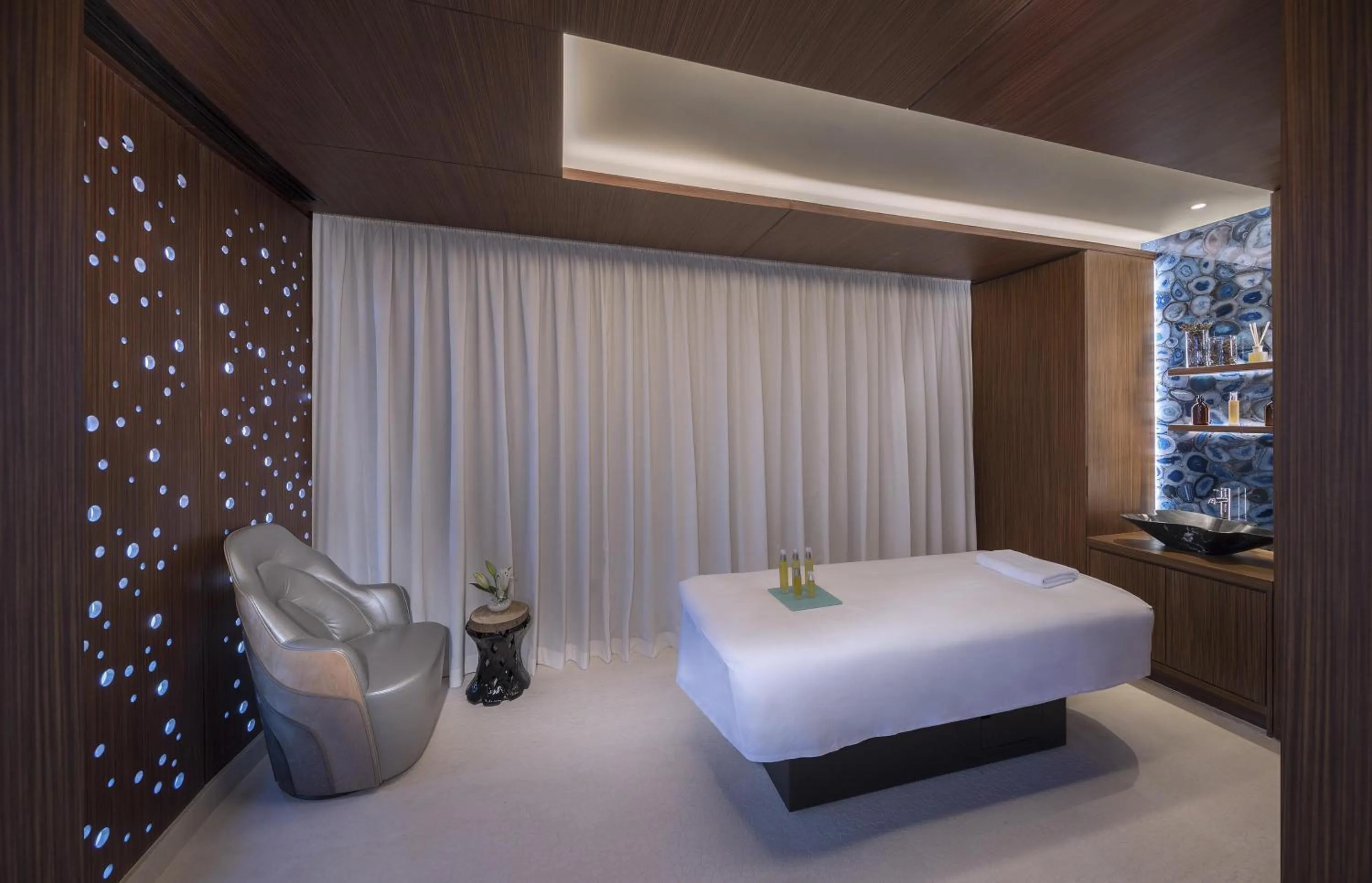 Spa and wellness centre/facilities, Bed in Andaz Dubai The Palm, By Hyatt
