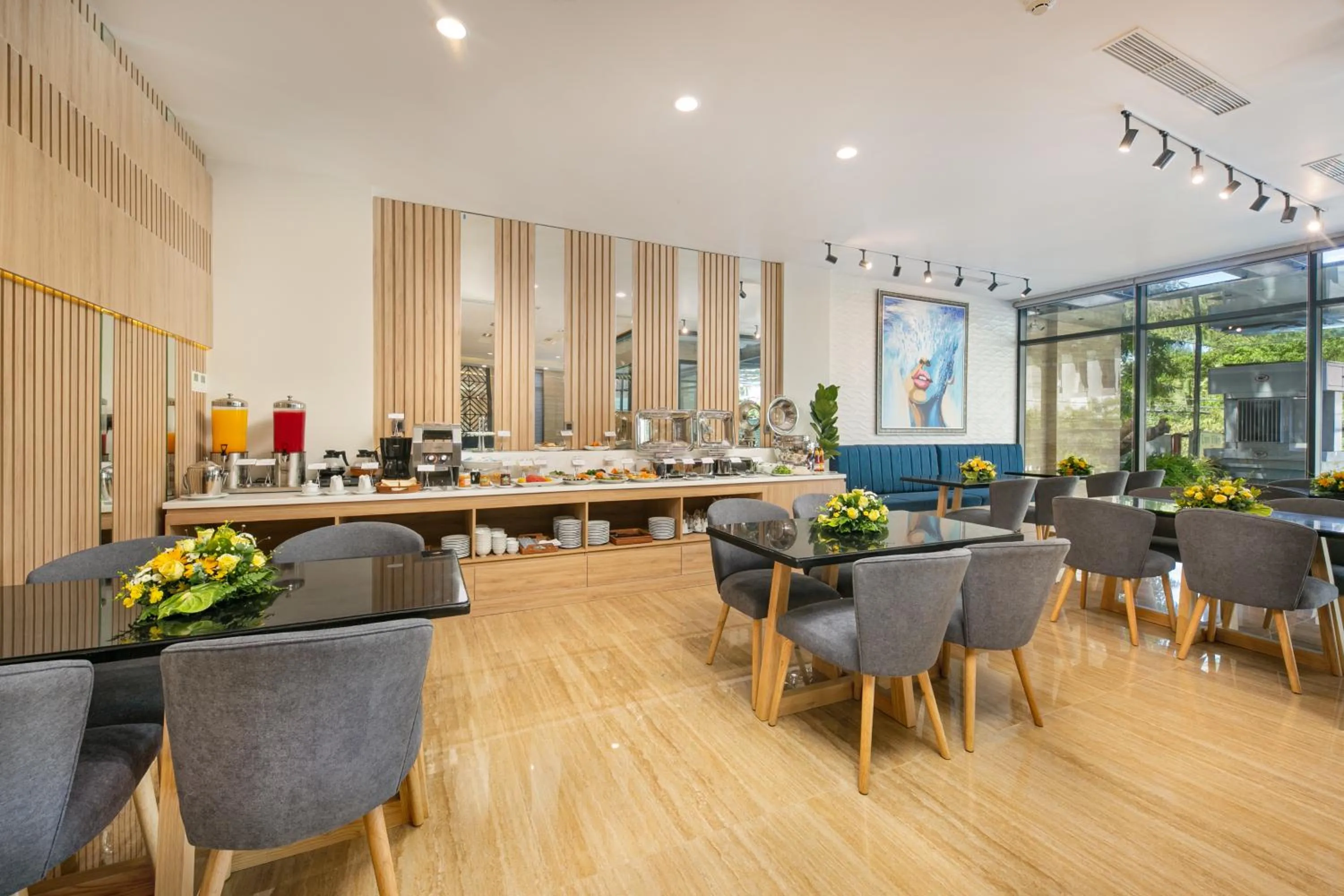 Restaurant/places to eat in Sun River Hotel & Apartment