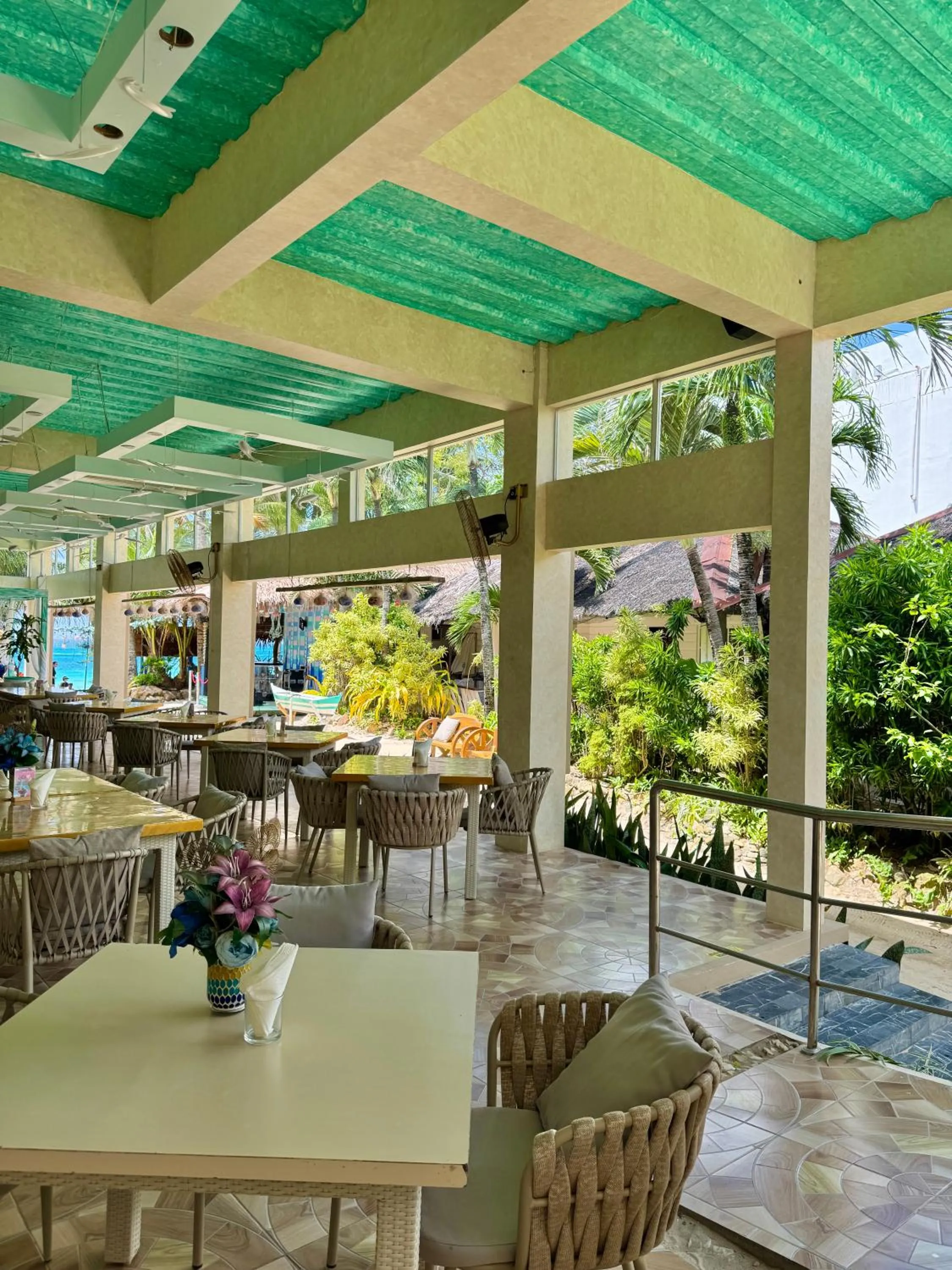 Restaurant/places to eat in Casa Pilar Beach Resort