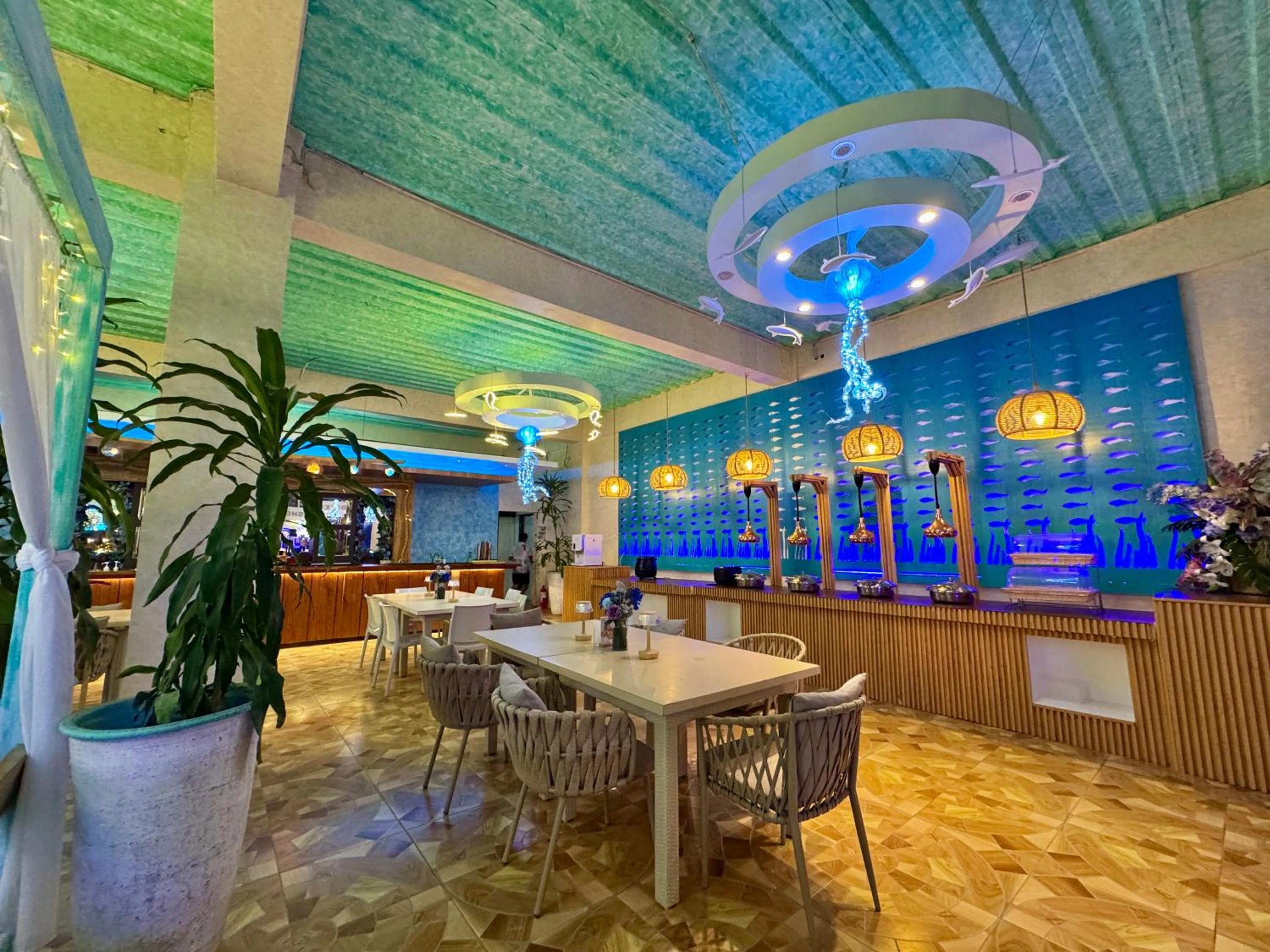 Restaurant/places to eat in Casa Pilar Beach Resort