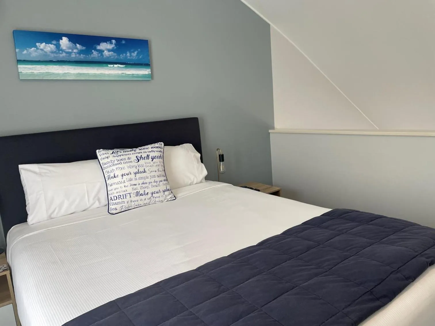 Bed in Academy Motor Inn