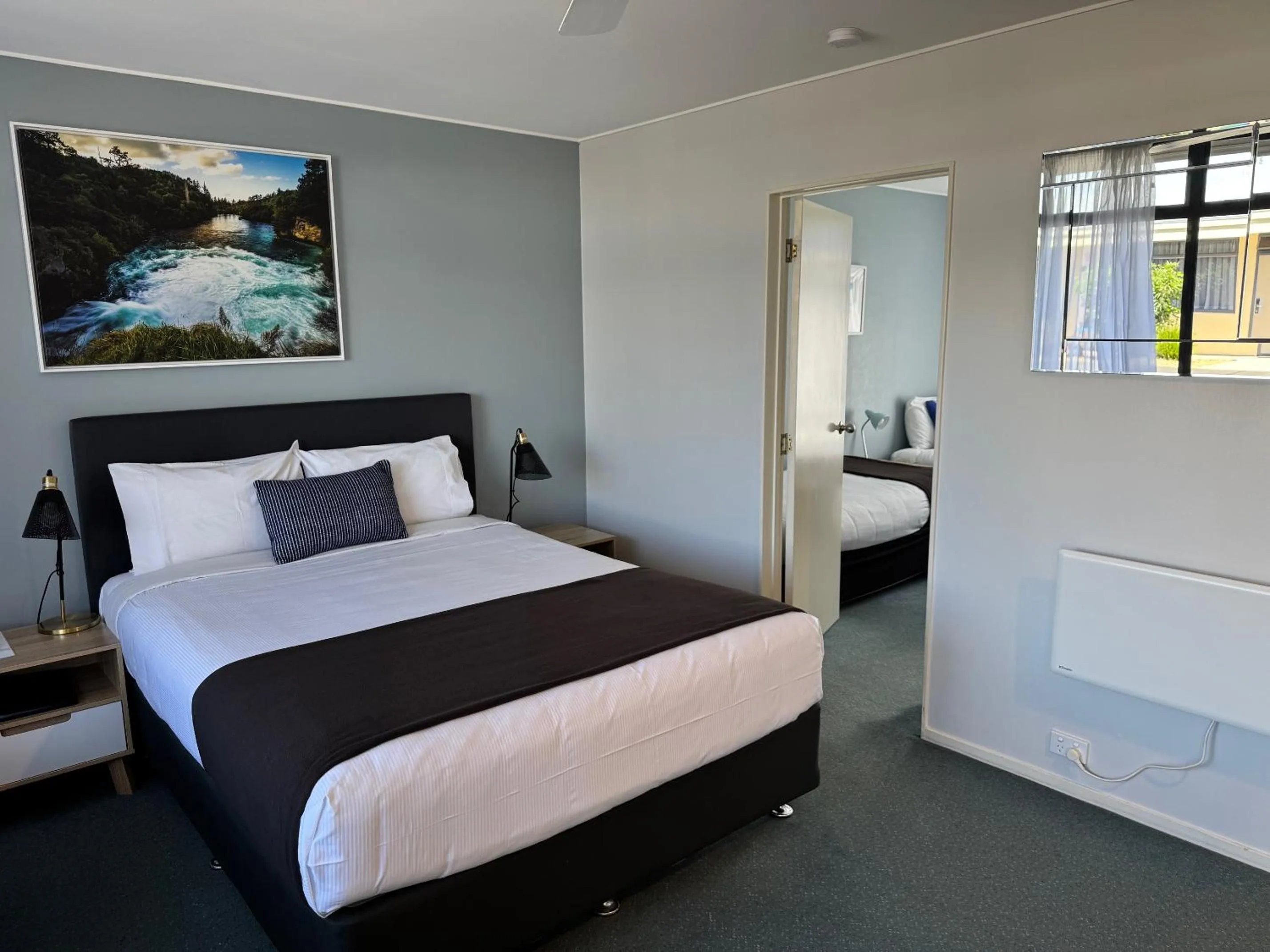 Bed in Academy Motor Inn