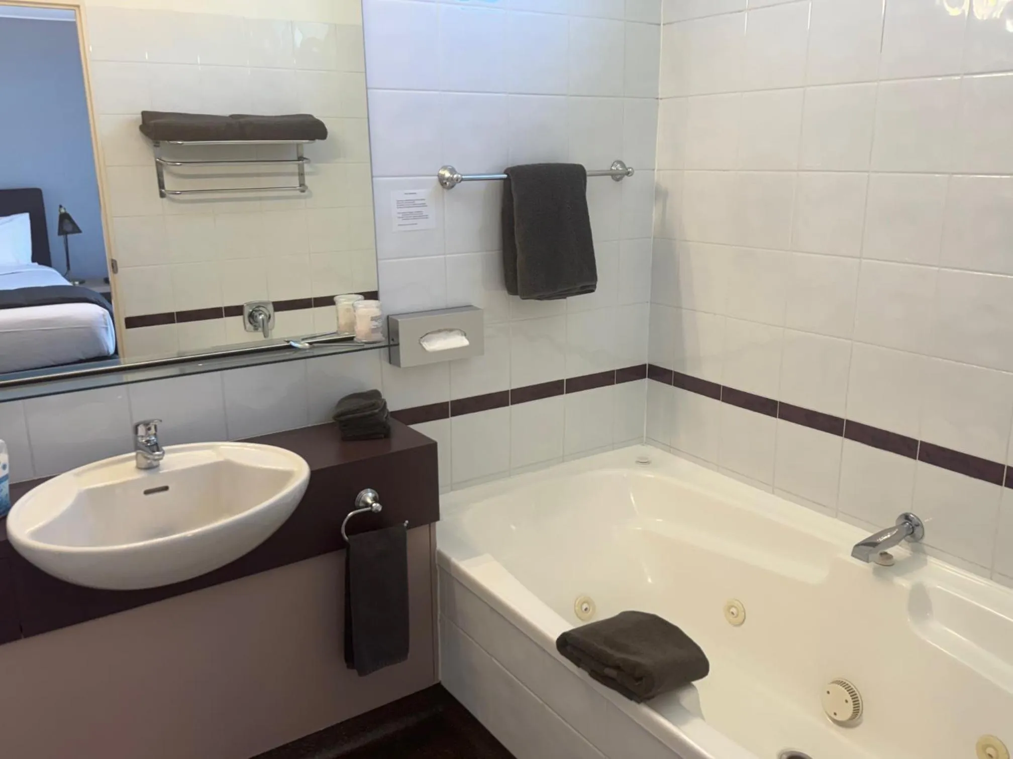 Bathroom in Academy Motor Inn