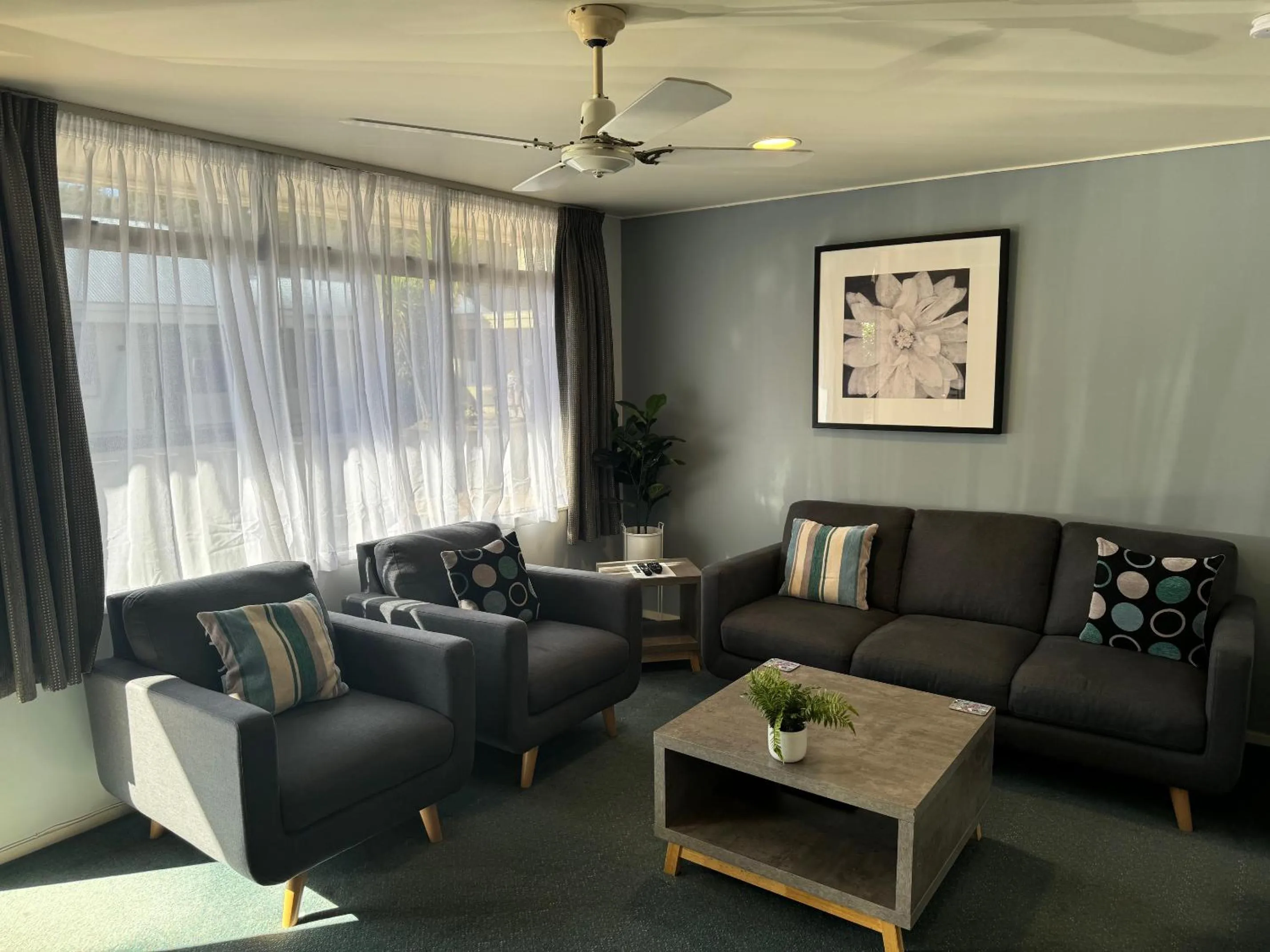 Living room in Academy Motor Inn