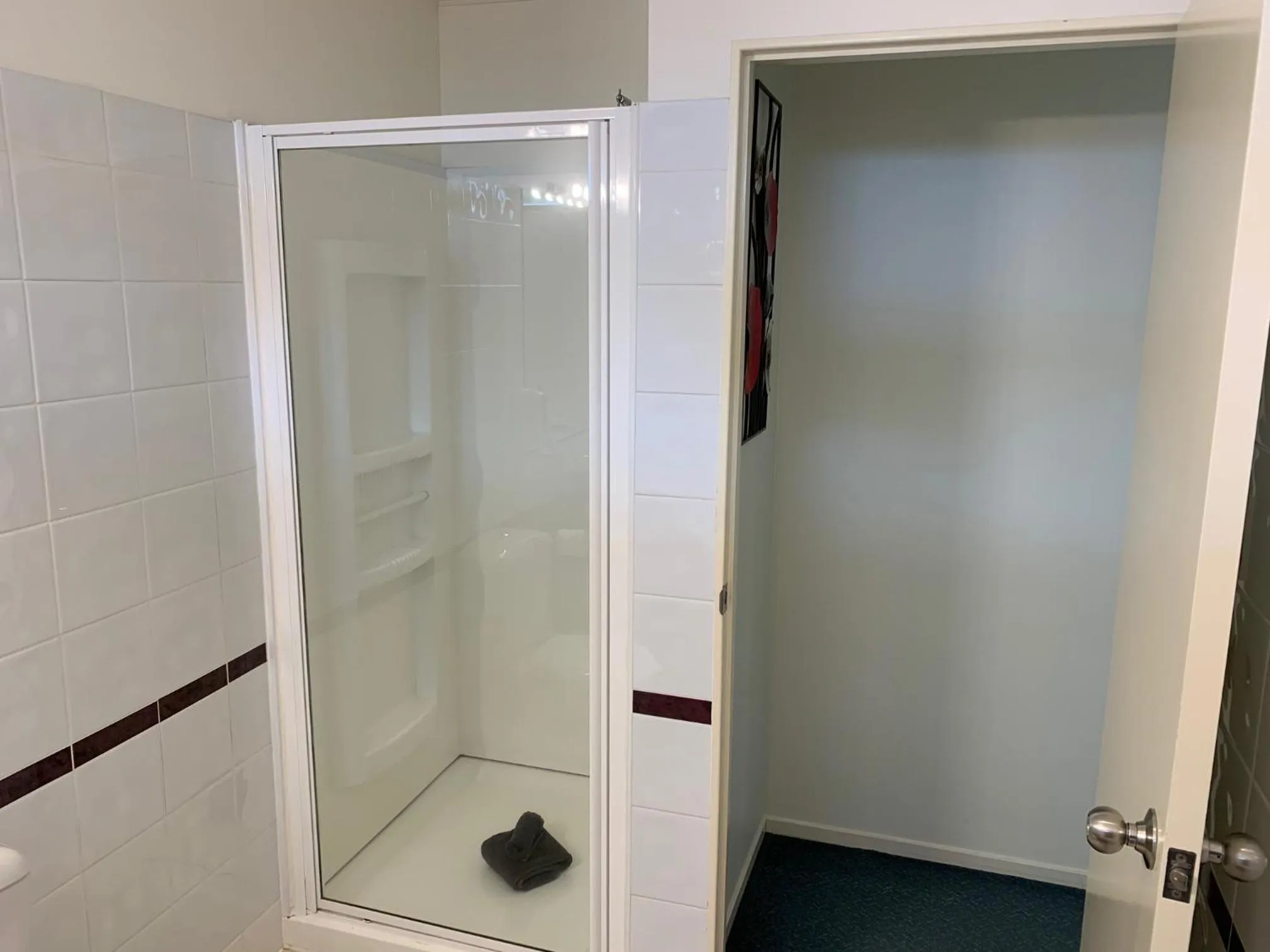 Shower in Academy Motor Inn