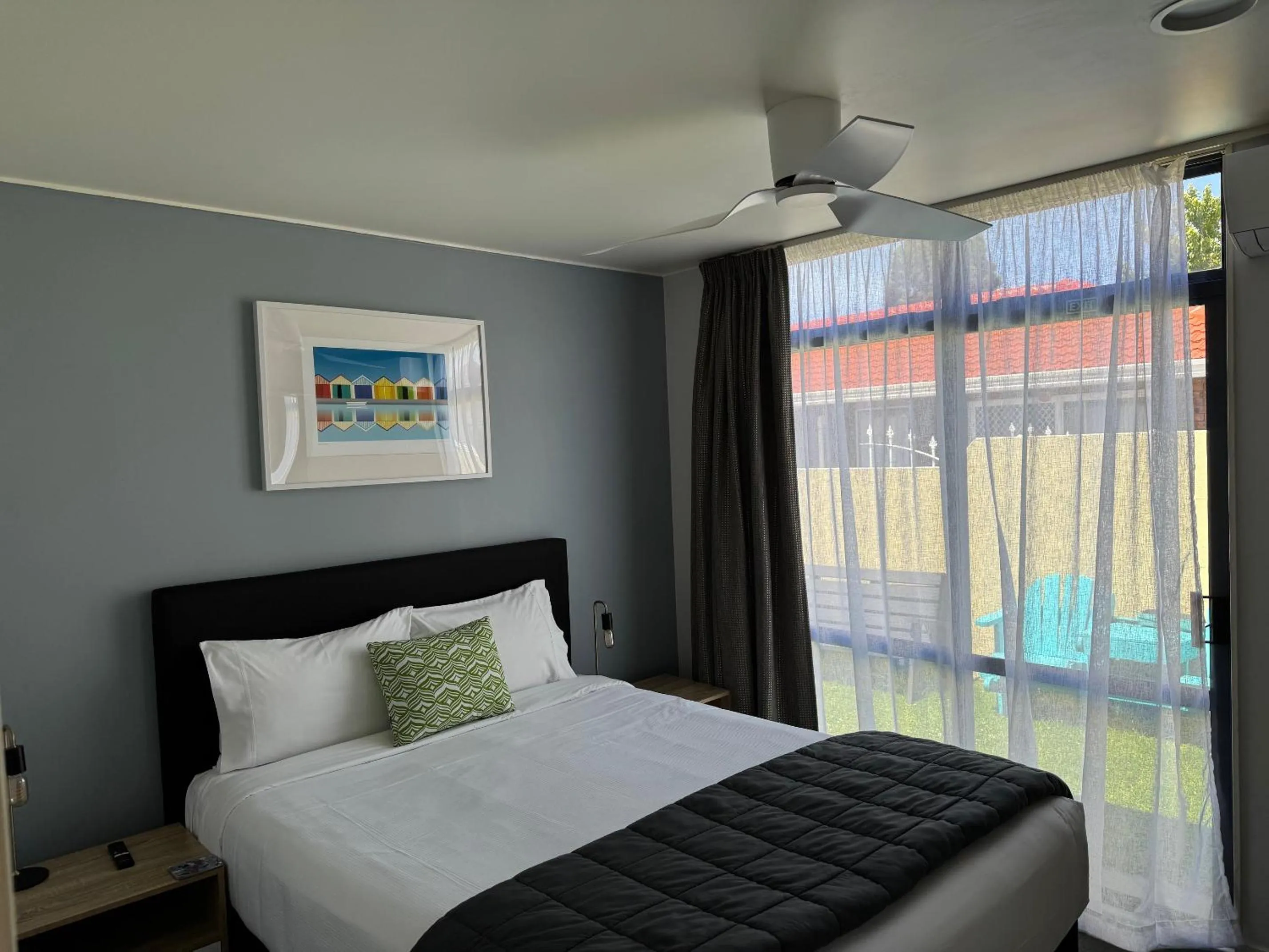 Bed in Academy Motor Inn