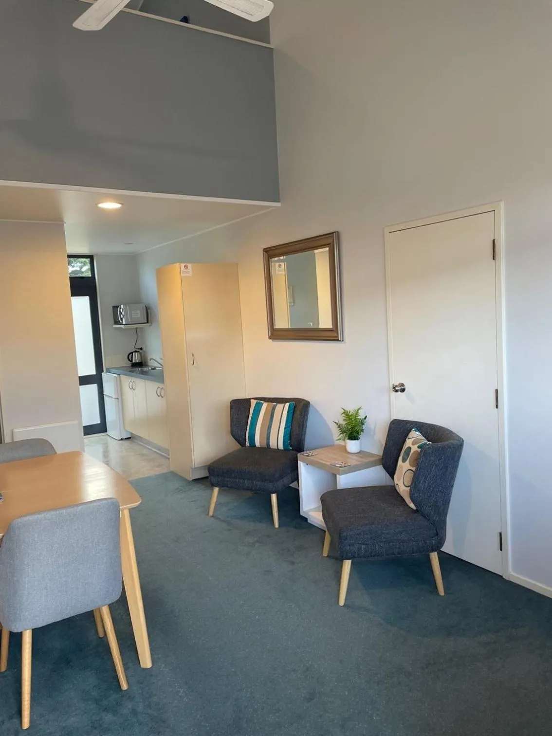 Kitchen or kitchenette in Academy Motor Inn