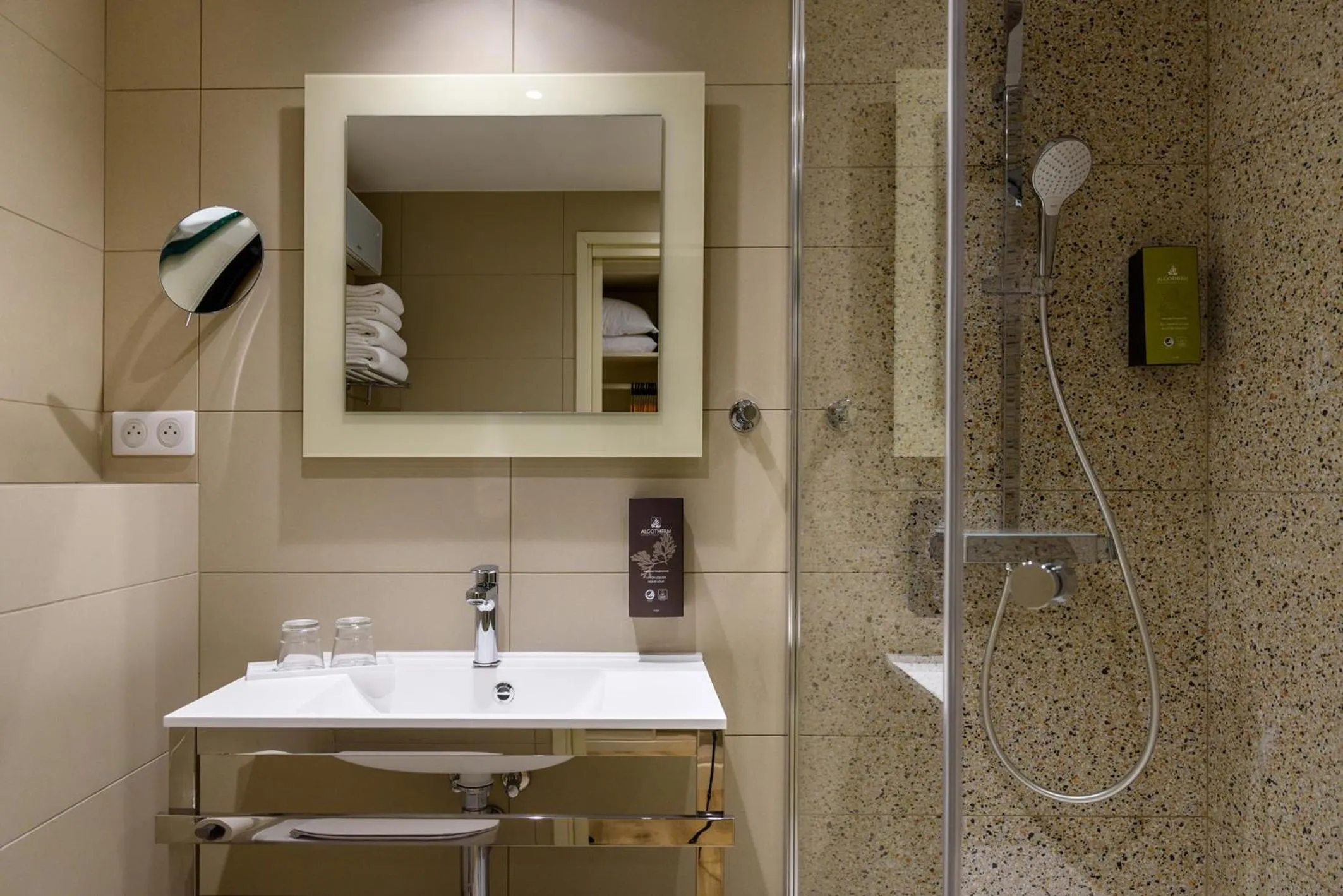 Shower in Best Western Plus Ajaccio Amirauté