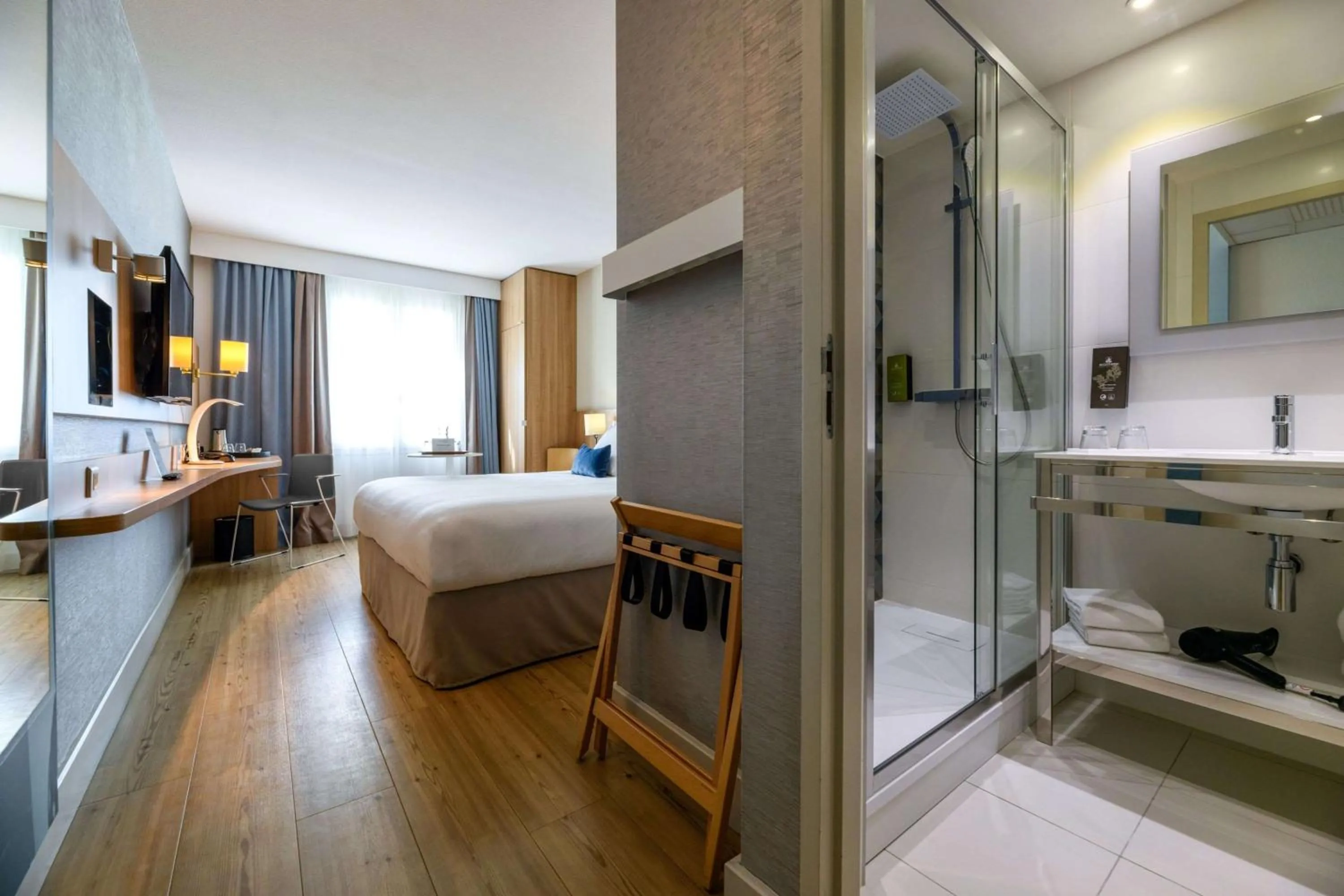 Bedroom, Bed in Best Western Plus Ajaccio Amirauté