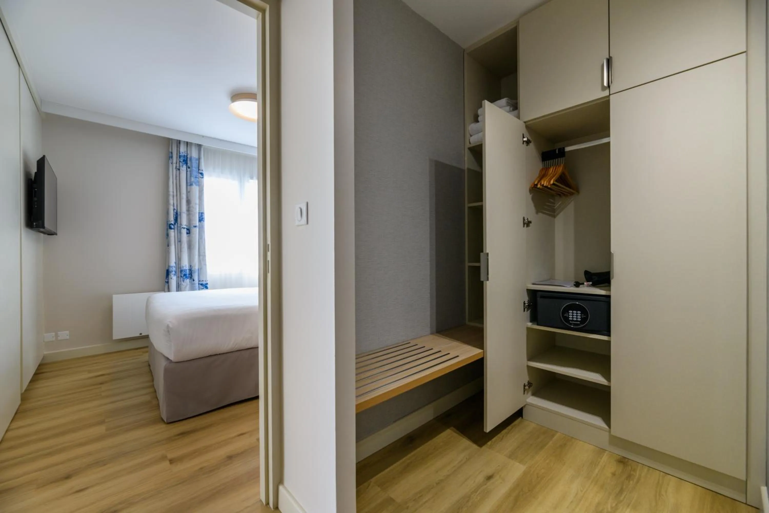 TV and multimedia, Bed in Best Western Plus Ajaccio Amirauté