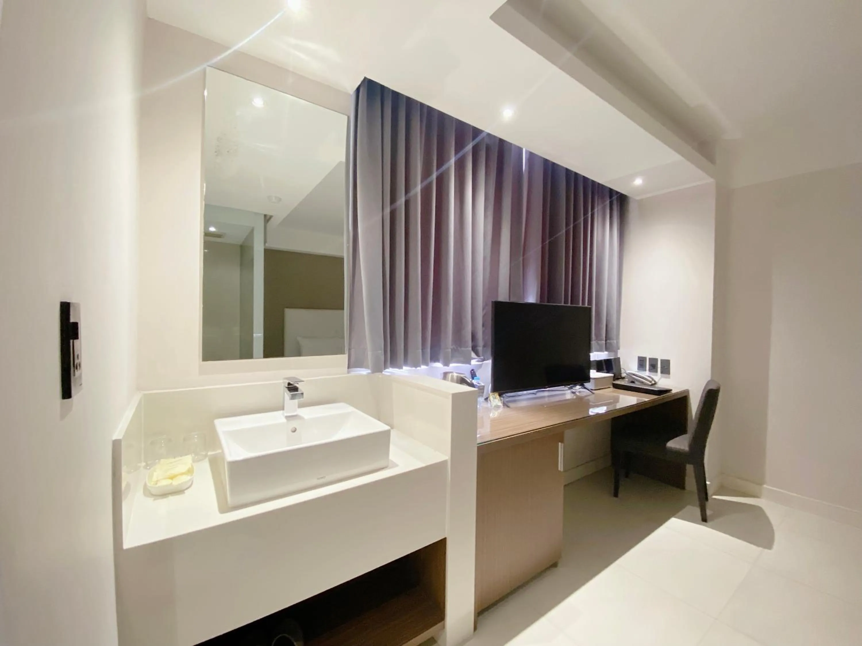 Bedroom in The Luxe Hotel