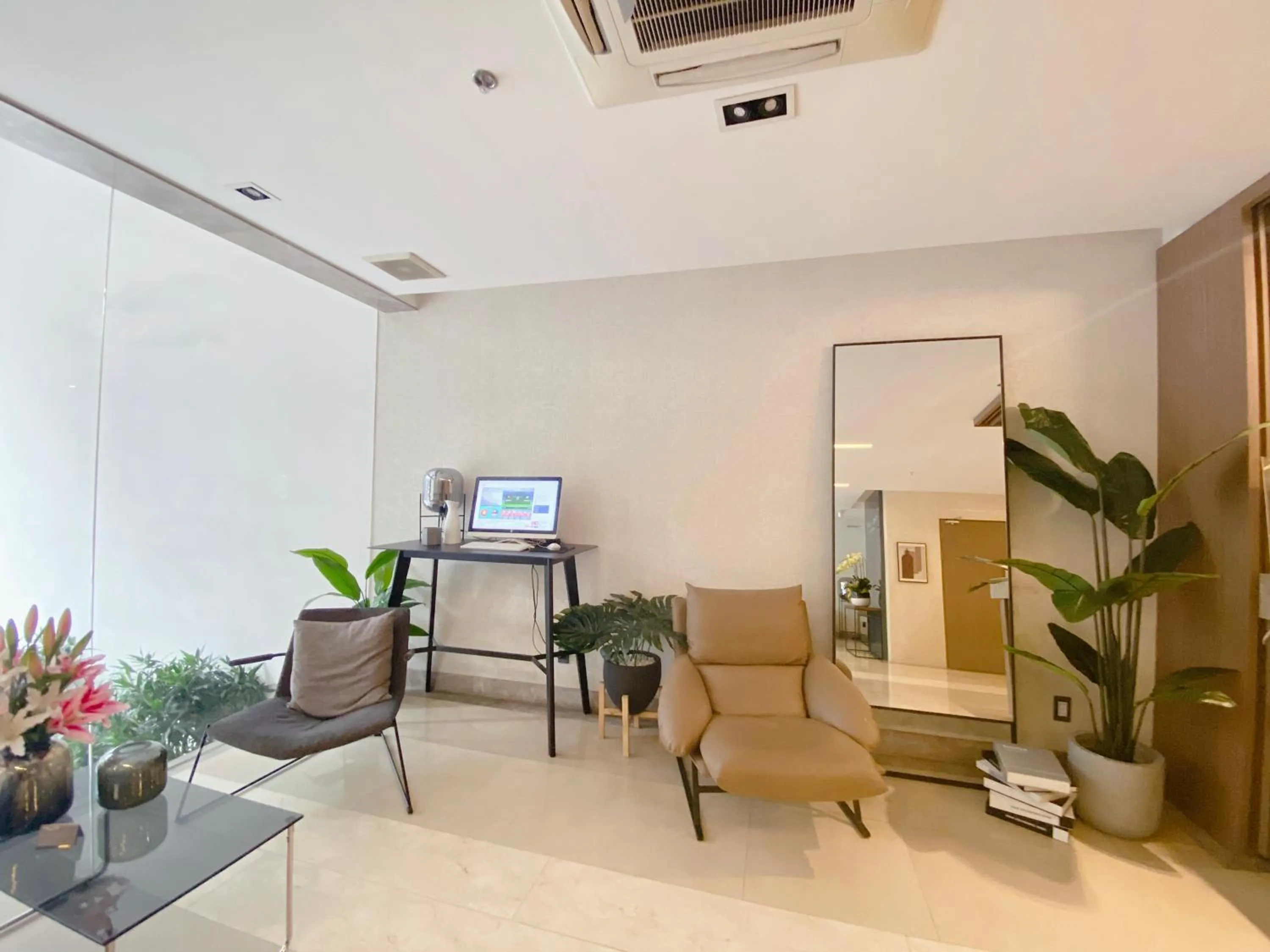 Lobby or reception in The Luxe Hotel