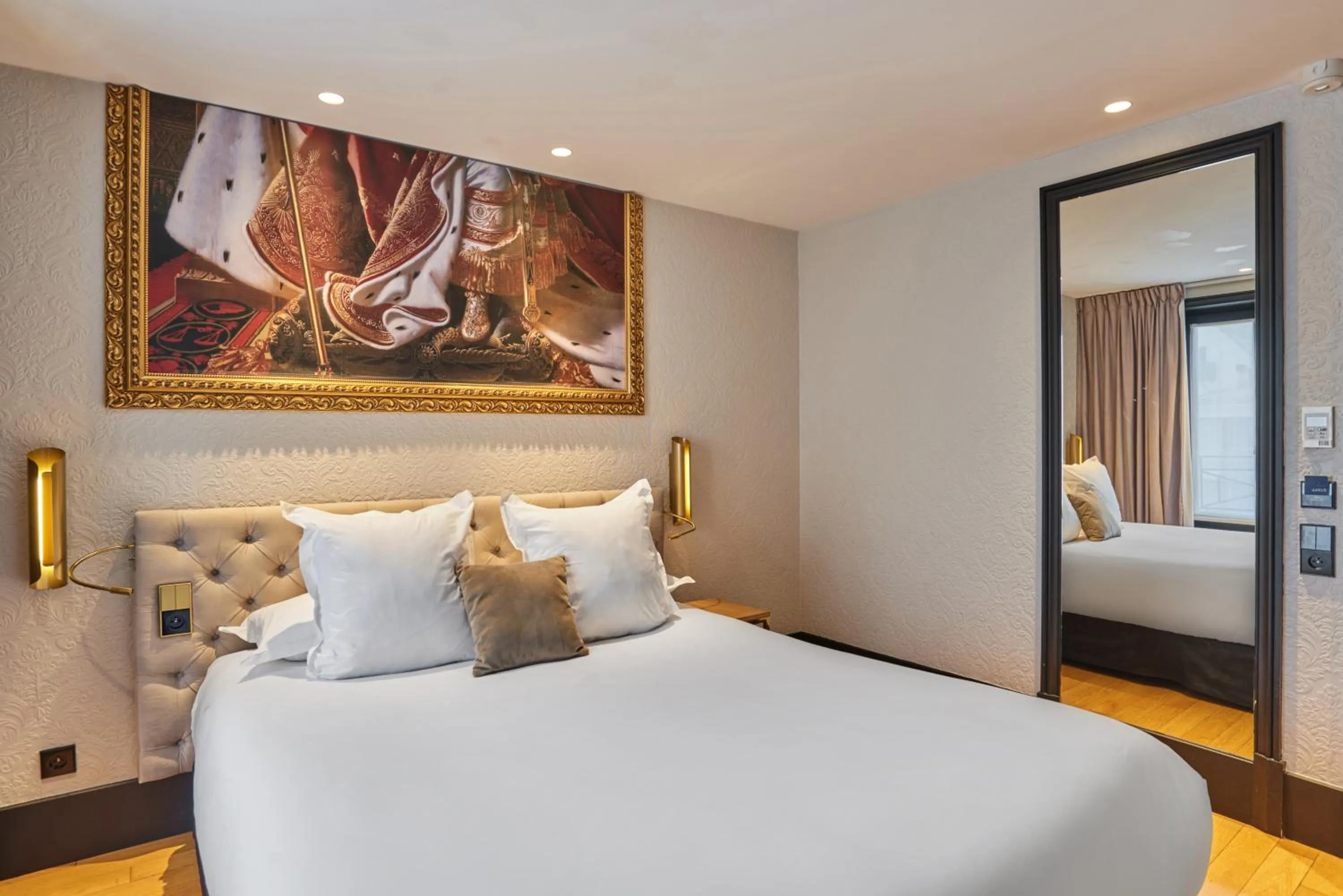 Bed in Hotel Eiffel Petit Louvre